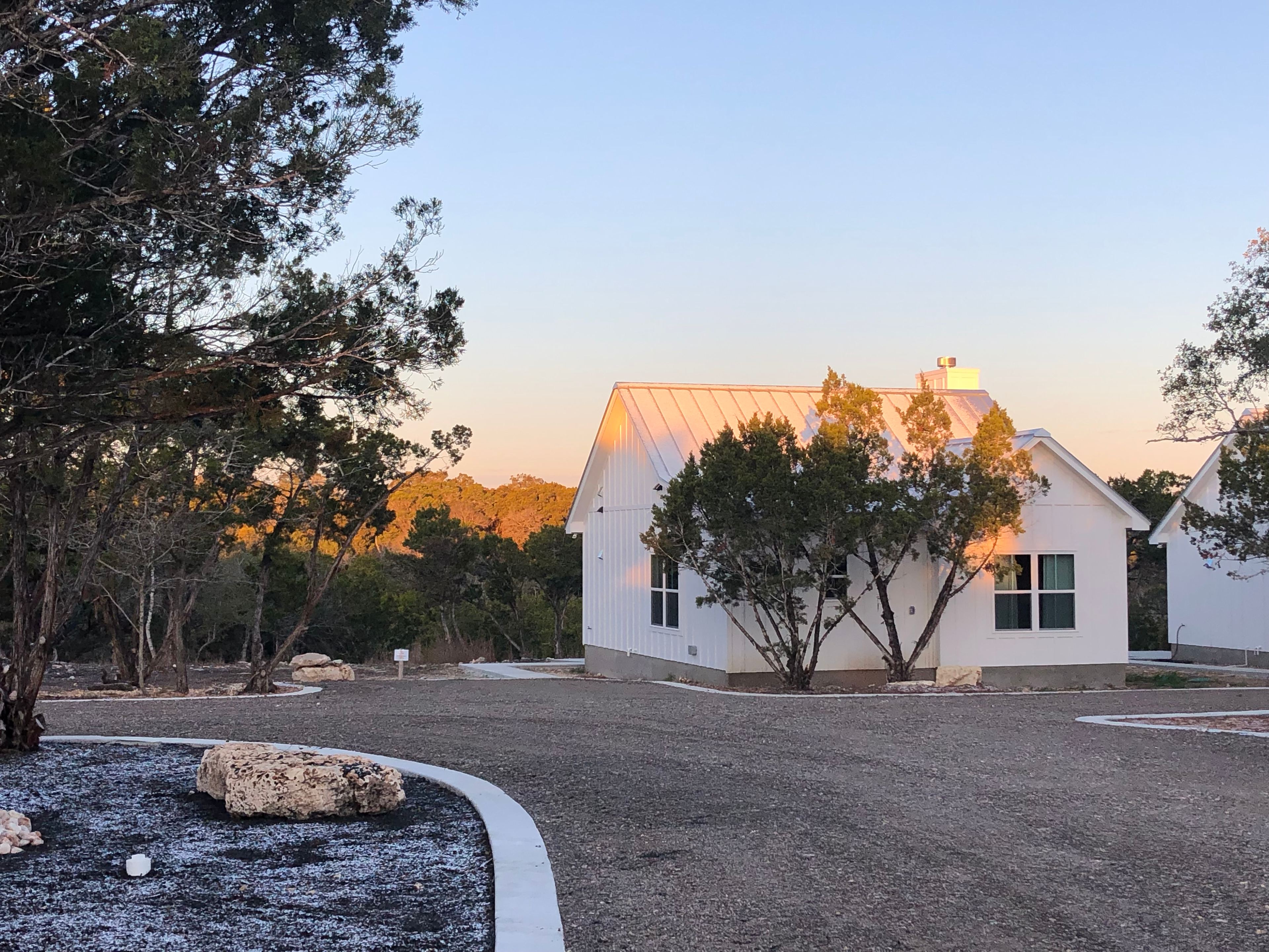 Farmhouse Cottages and Luxury RV PK