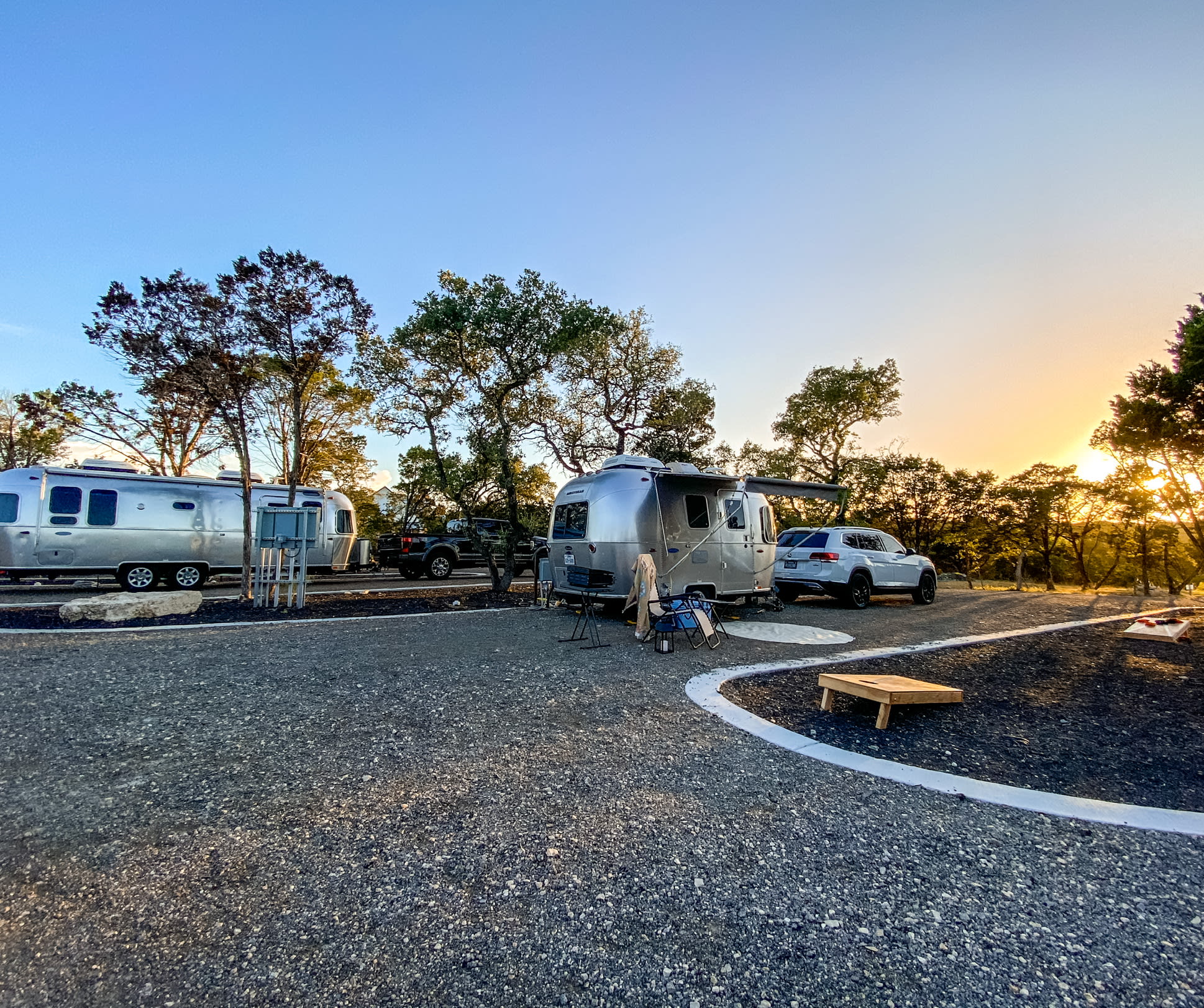 Farmhouse Cottages and RV Park