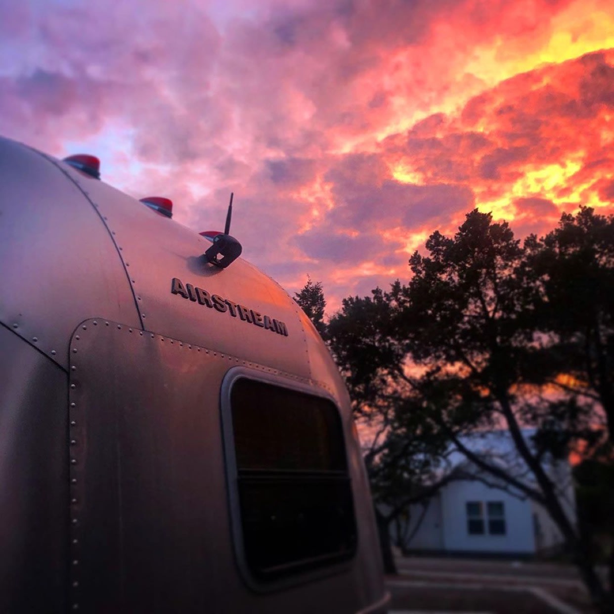 Farmhouse Cottages and Luxury RV PK