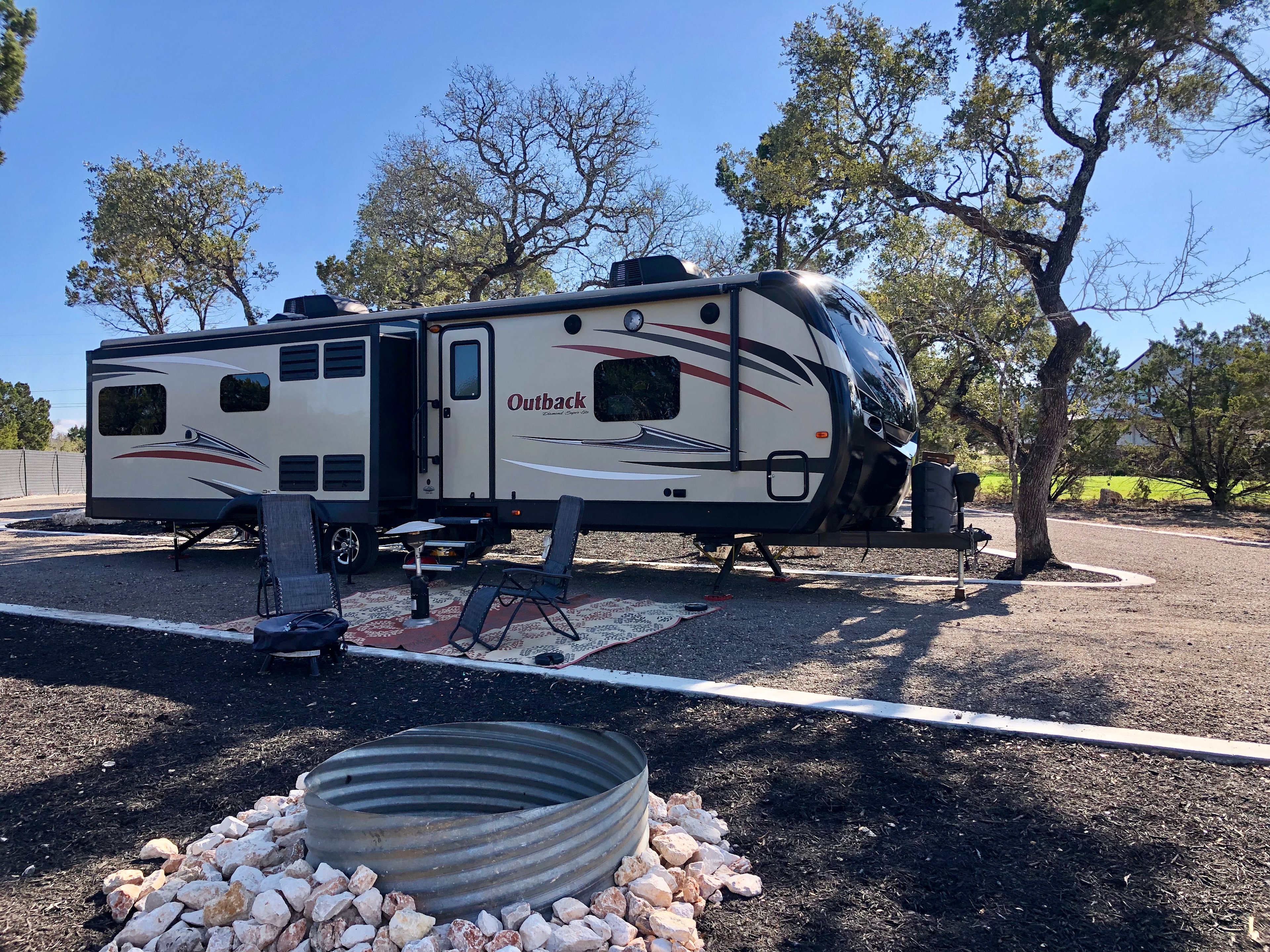 Farmhouse Cottages and Luxury RV PK