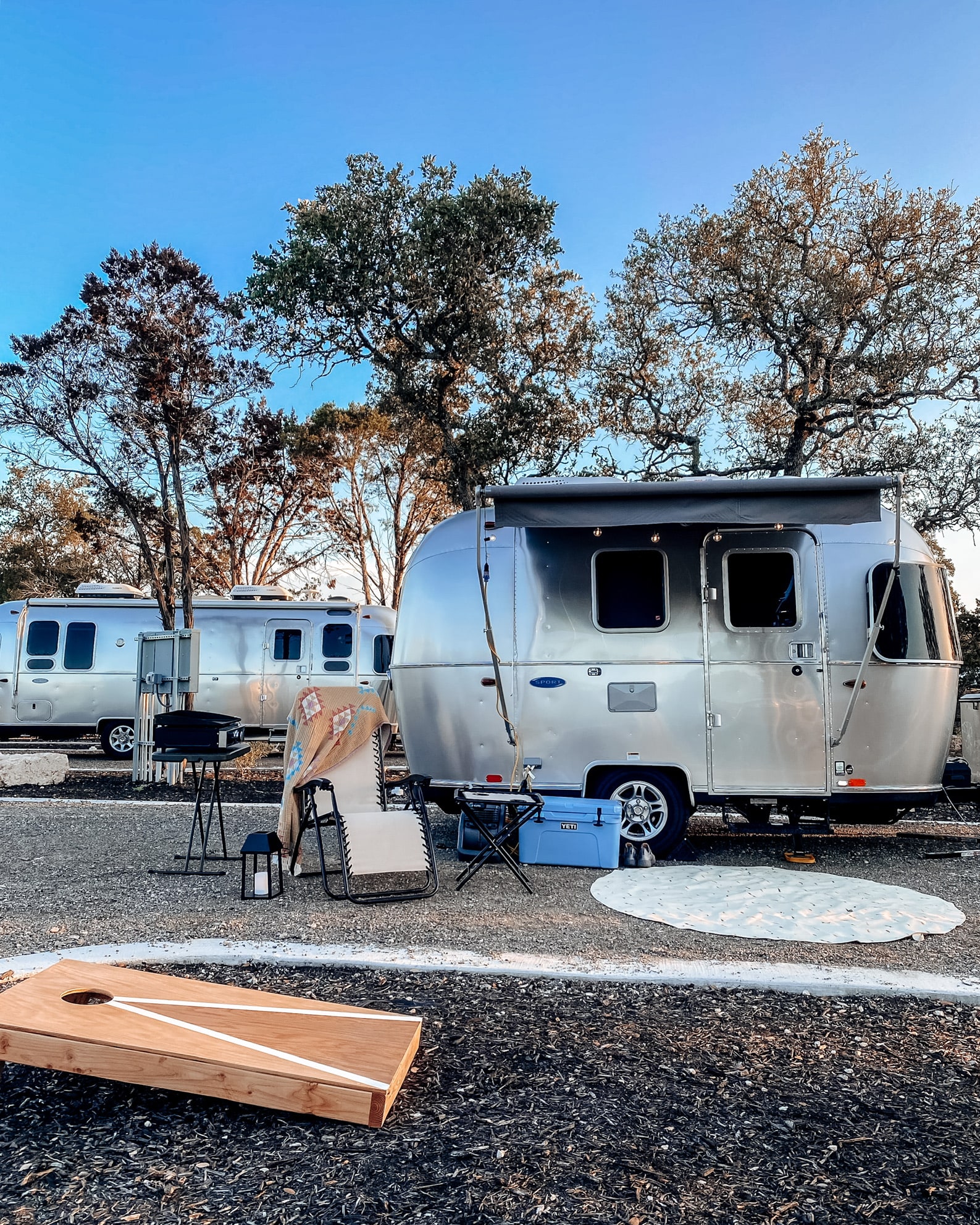 Farmhouse Cottages and Luxury RV PK