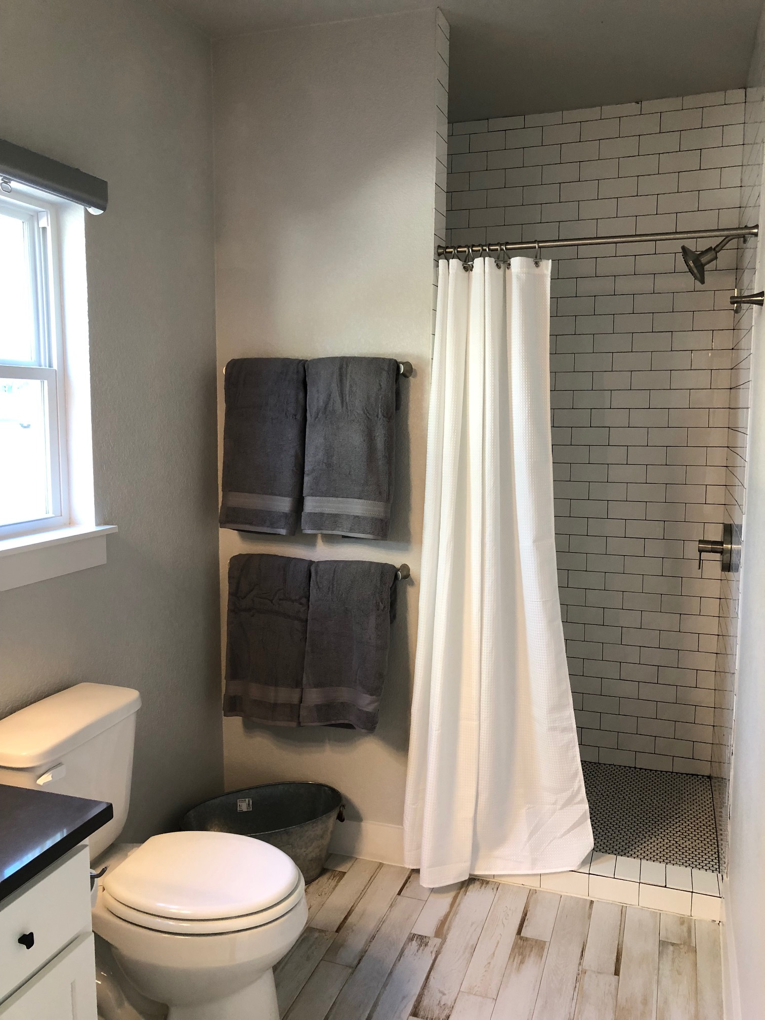 Farmhouse Cottages and Luxury RV PK