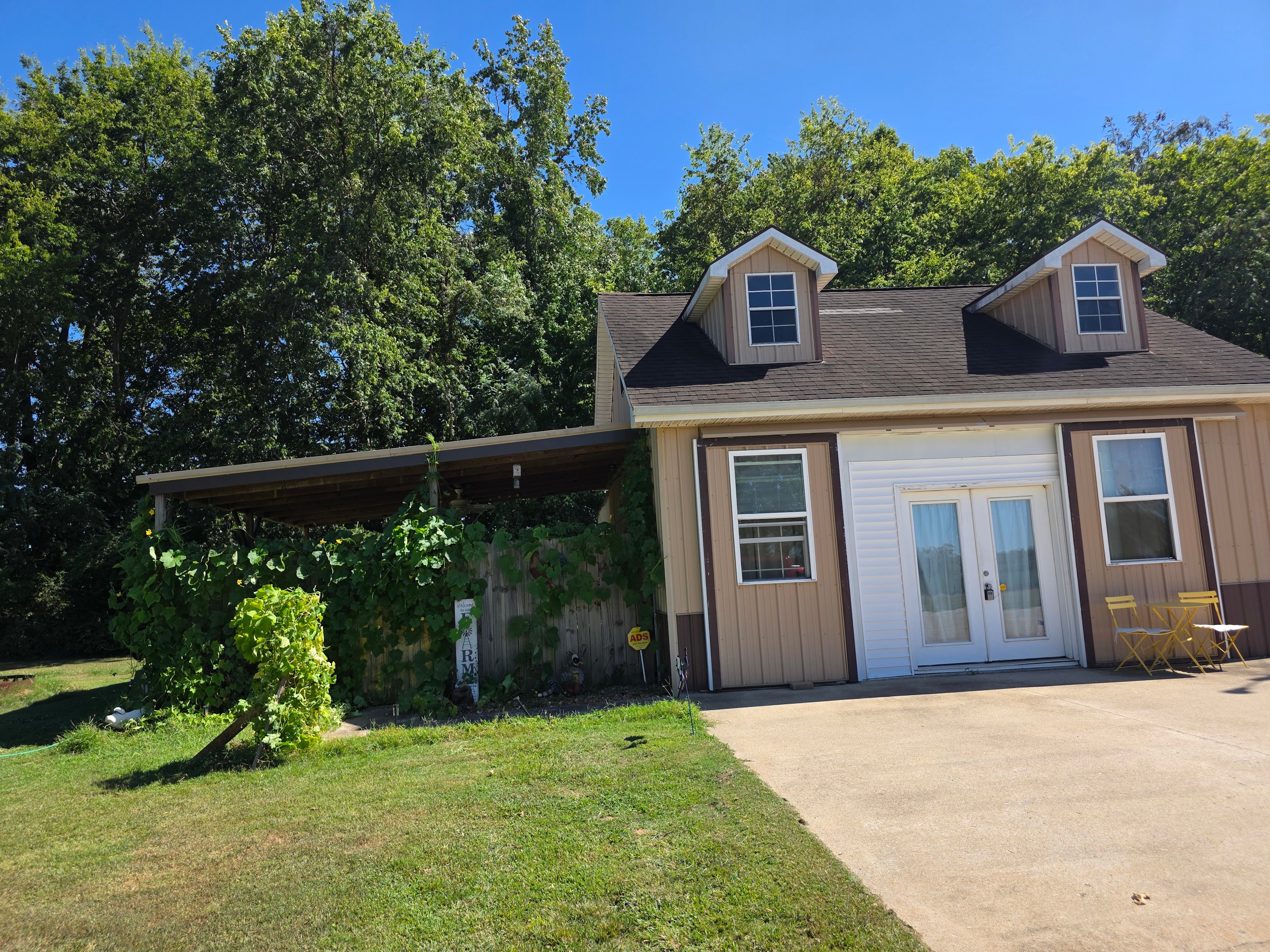 Farm Stay: Hot Tub + Tiny Barn
