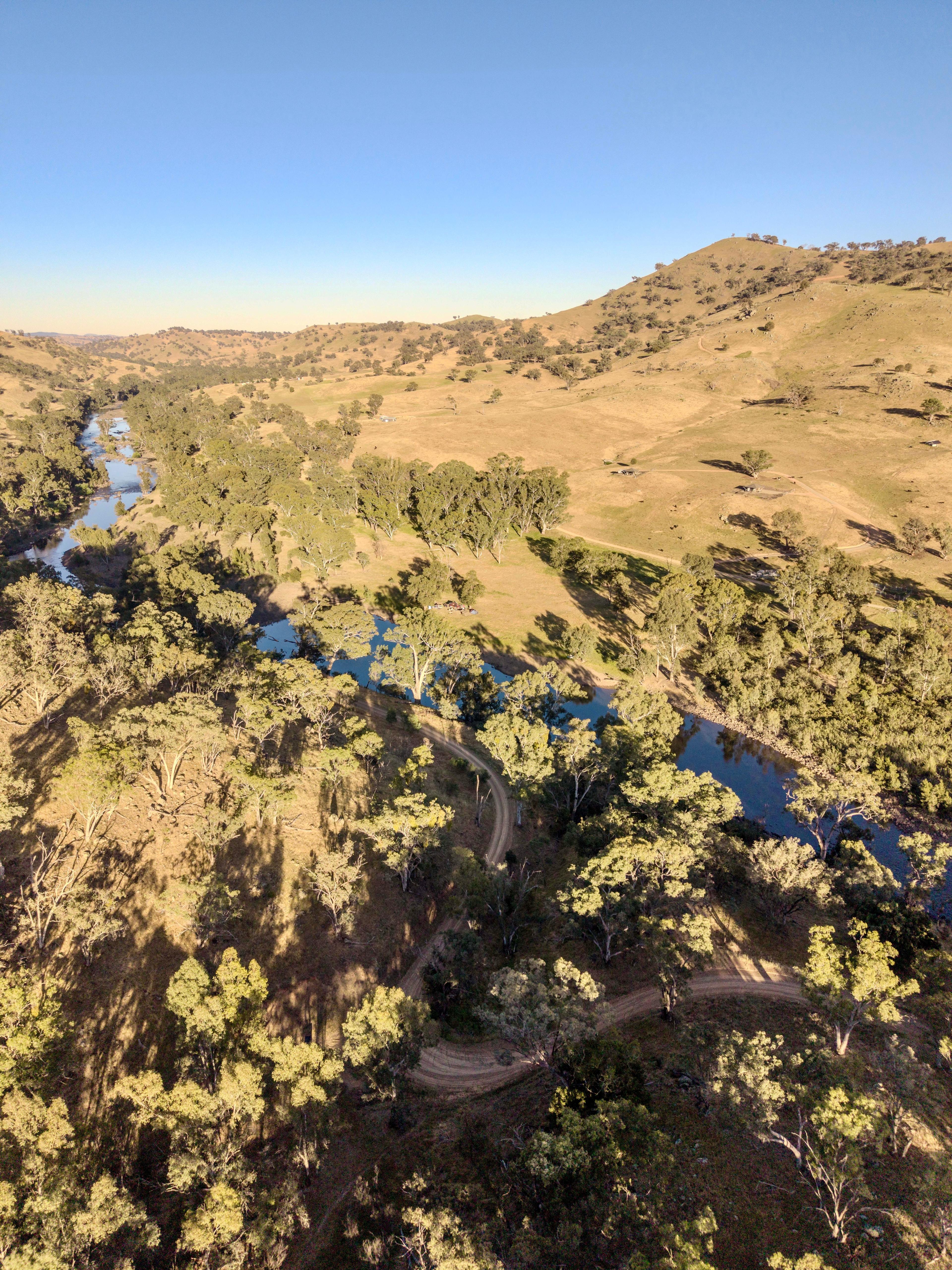 Looking back to Jarrabin, you can see the 3 sites next to the river for caravans and tents etc and Jara I and Jara II up on the hill