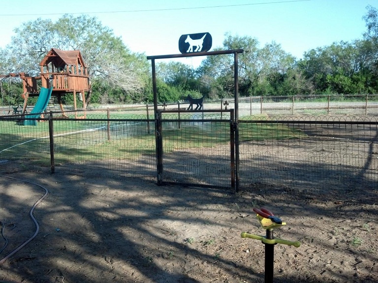 Rebas Rock-N-Rose RV Park