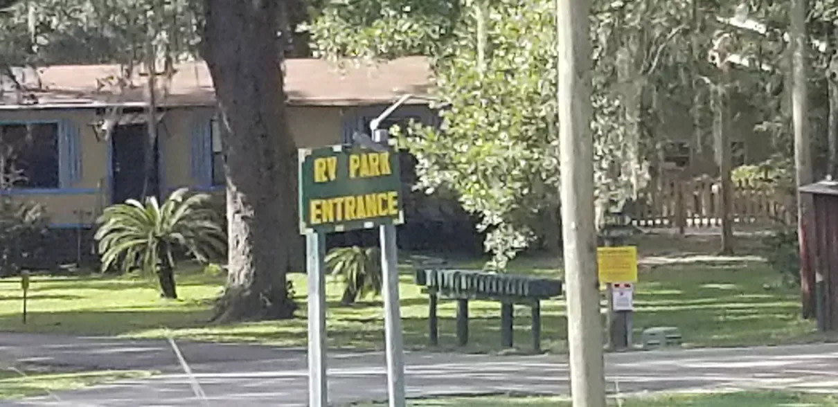 River Oaks MH & RV Travel Park