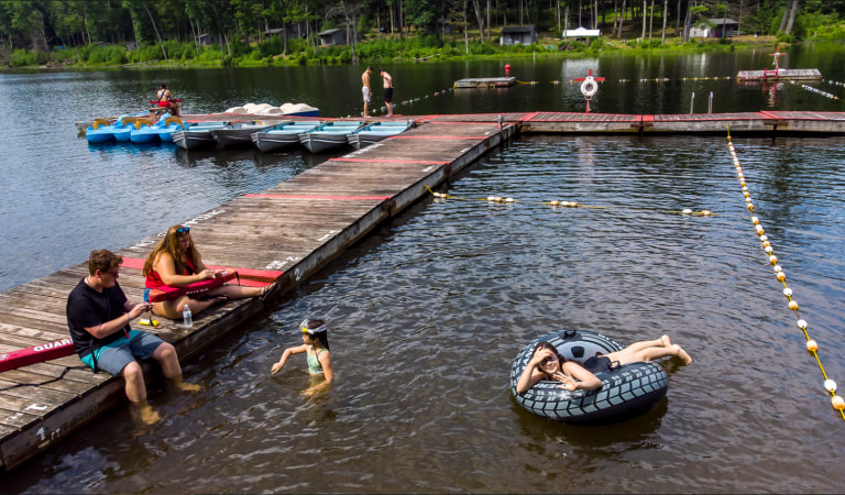 Ten Mile River: Lakeside Cabins