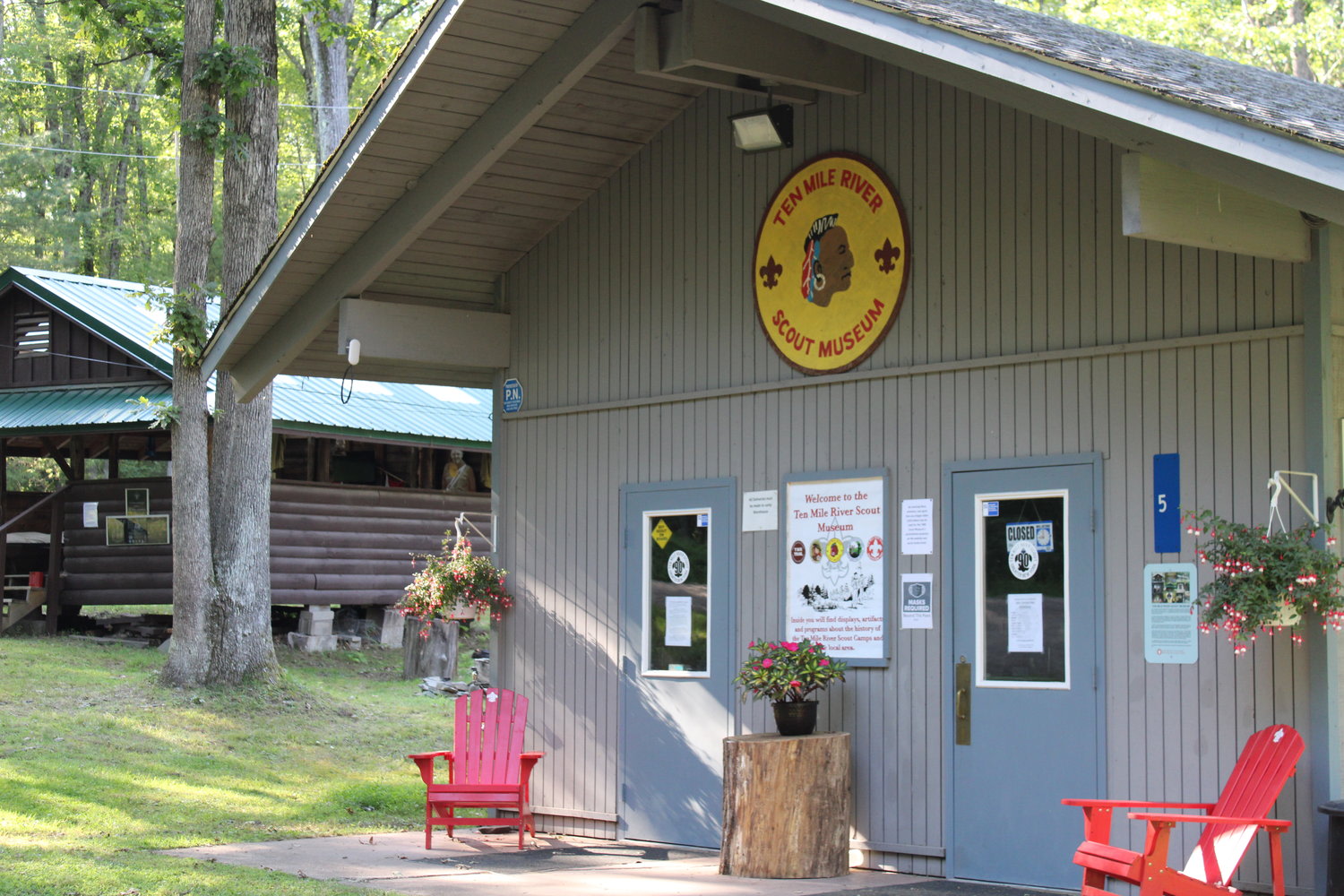 Ten Mile River: Lakeside Cabins