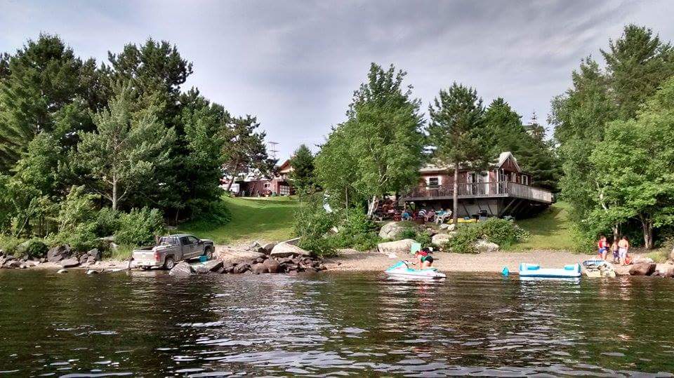 Fountaine Lakeside Cottage