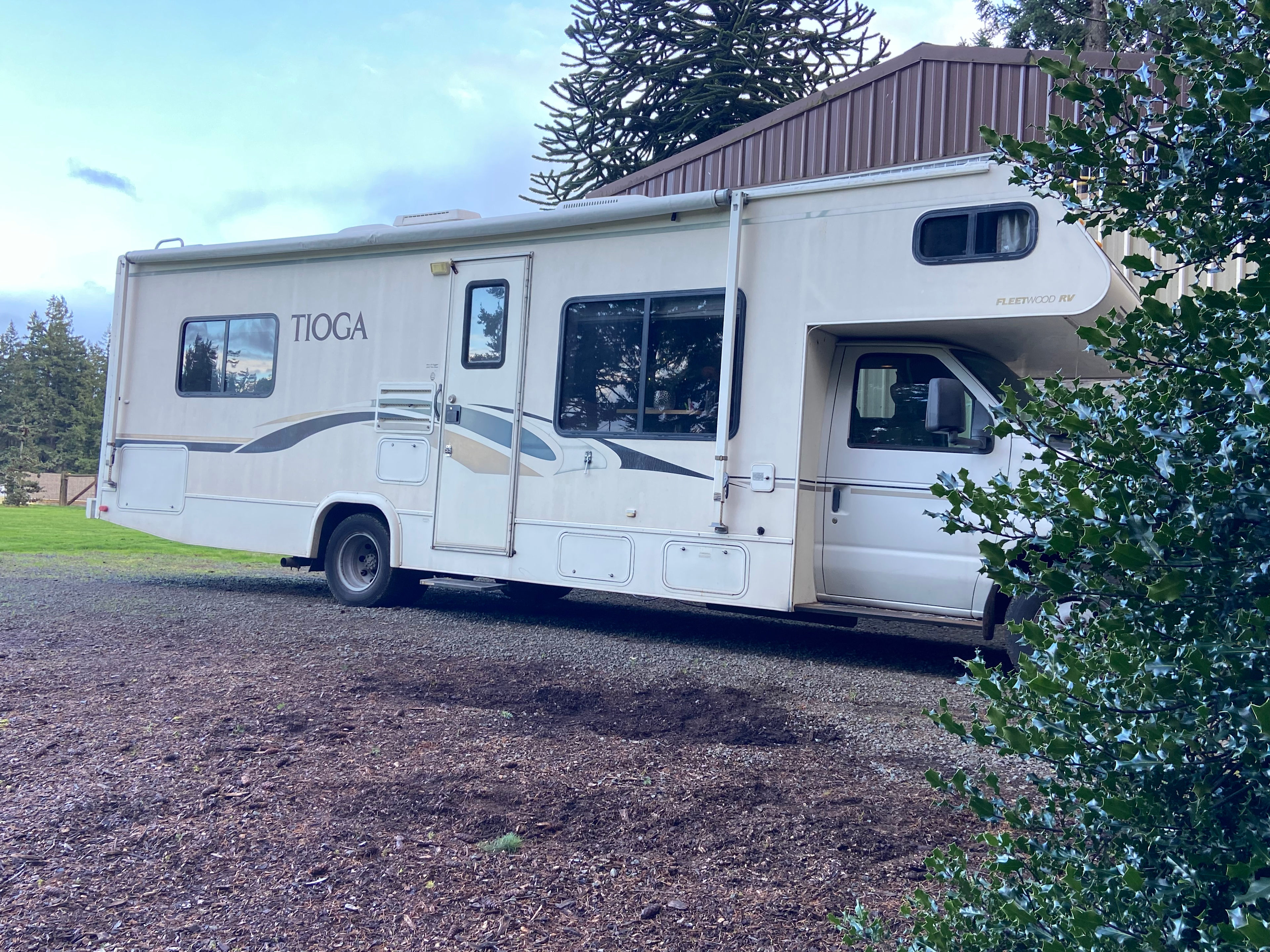 30’ motorhome - great to have full hookups available!