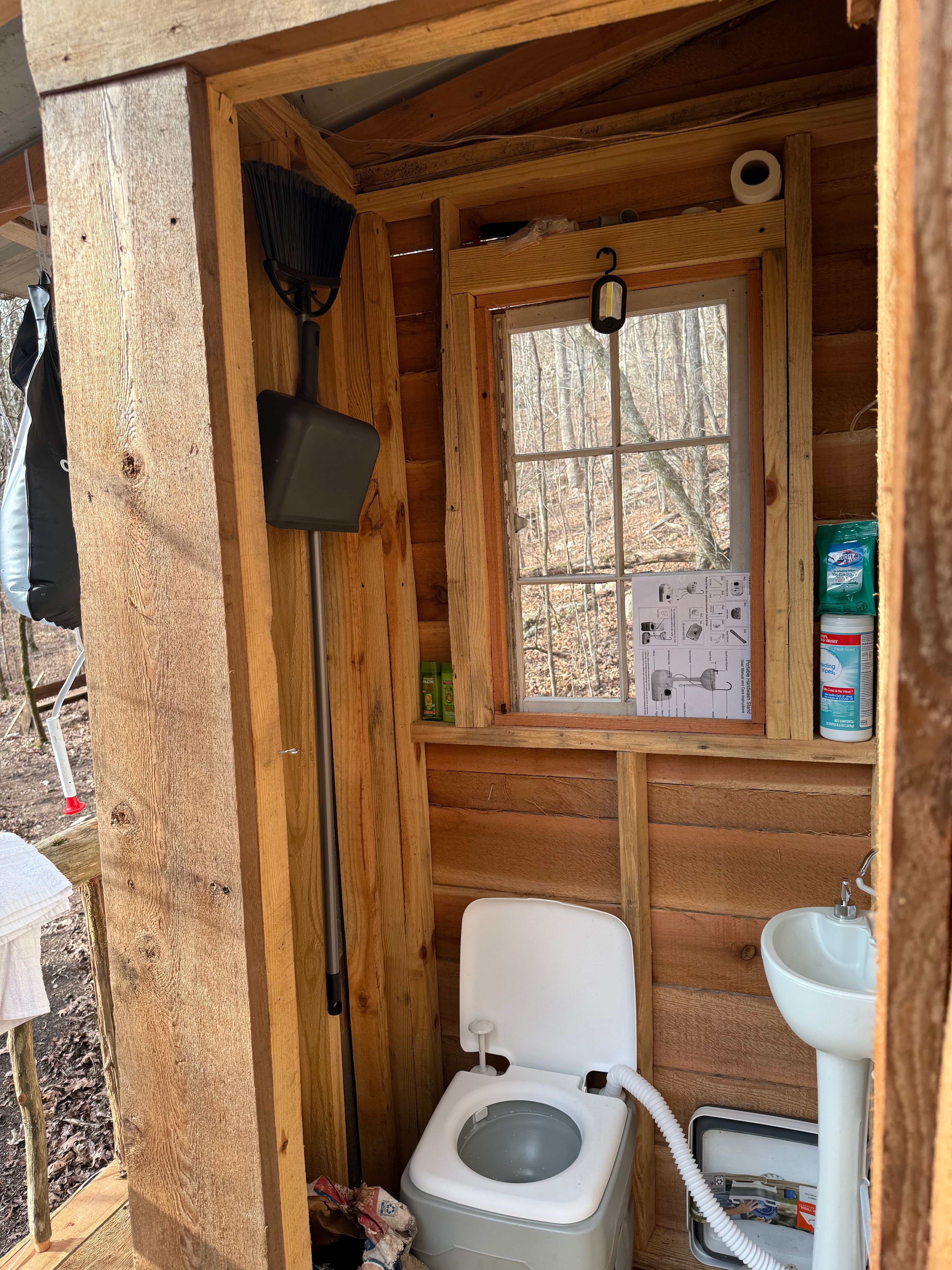 CrowMocker Cabins And Camping