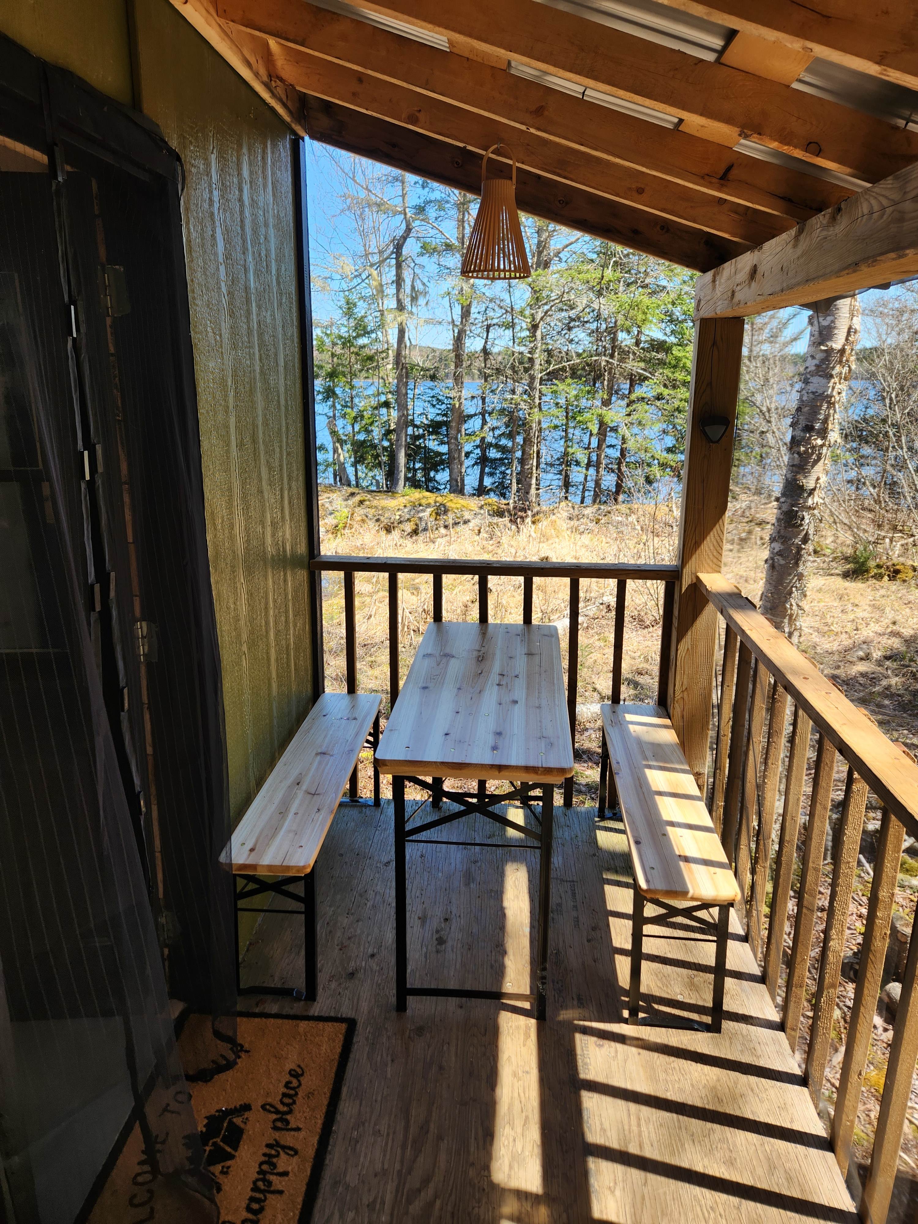 Lakeside Cabin Near St. Andrews
