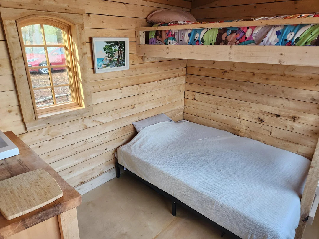 Lakeside Cabin Near St. Andrews