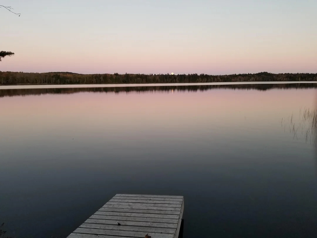 Lakeside Cabin Near St. Andrews