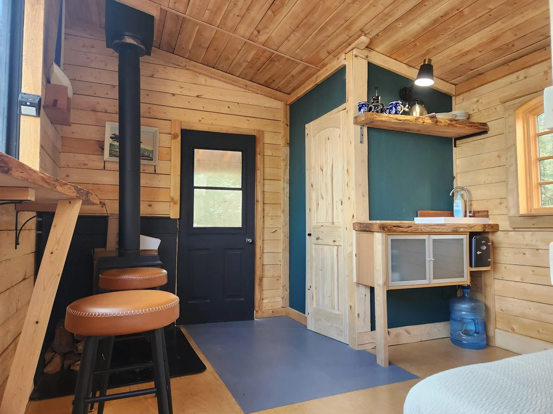 Lakeside Cabin Near St. Andrews