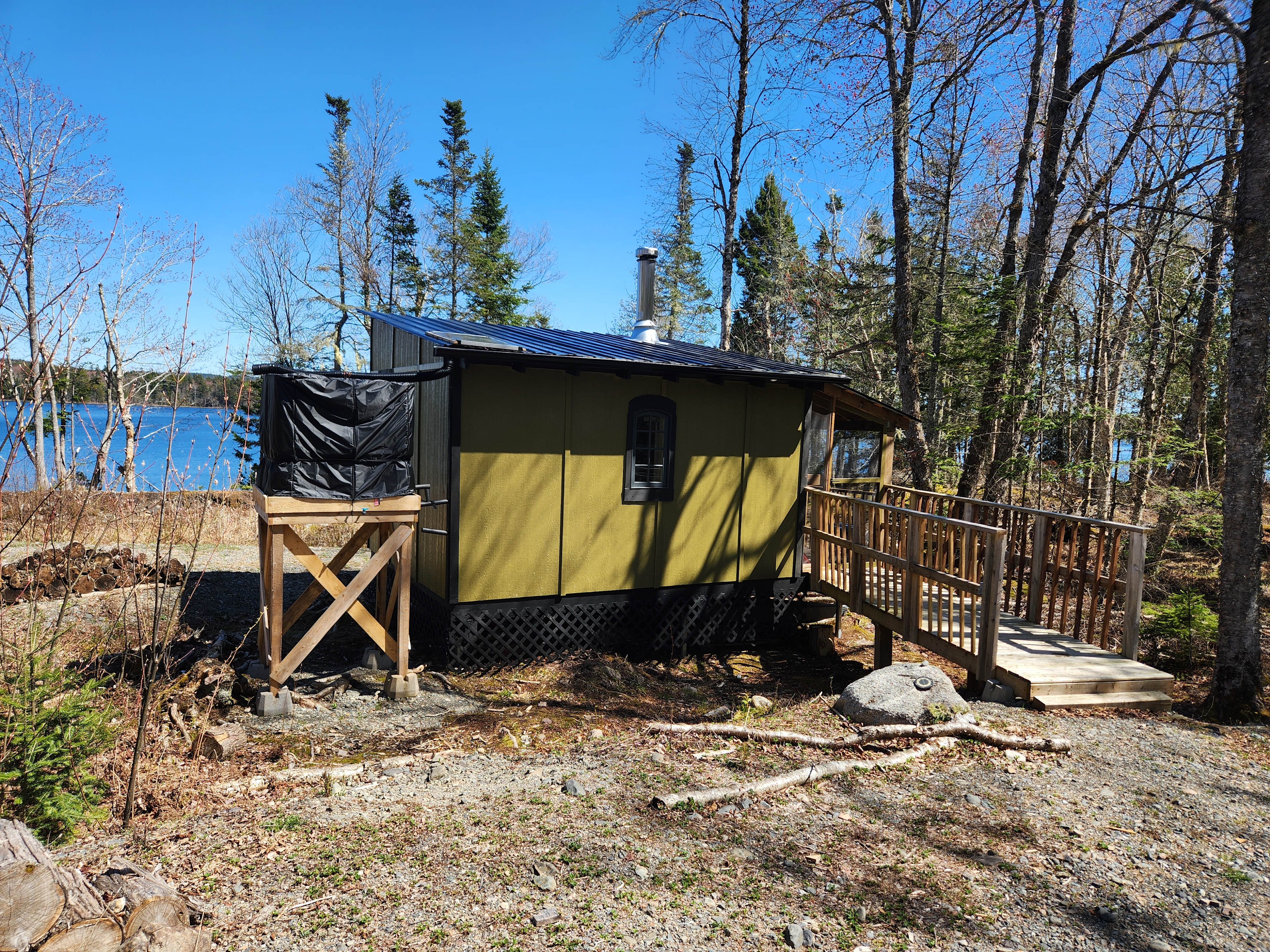 Lakeside Cabin Near St. Andrews