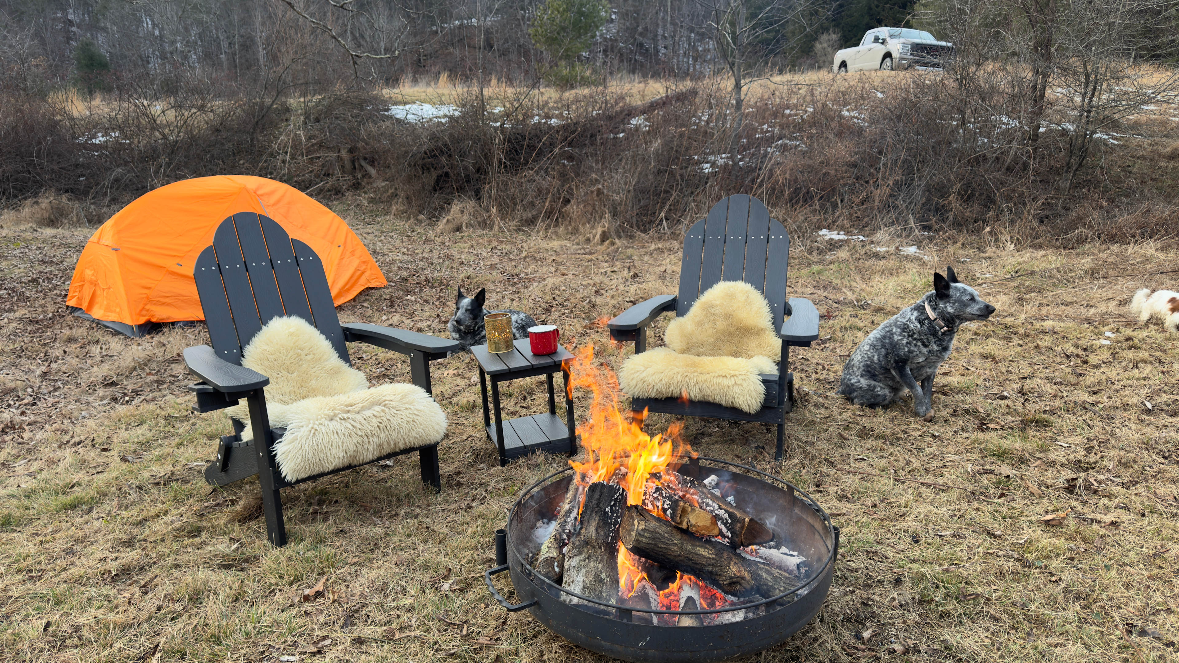 This fire pit does have full-size grills that you can put over it to cook on. Once you’re done cooking, you can safely remove the grills with the handles on them and go back to enjoying it as a fire pit.