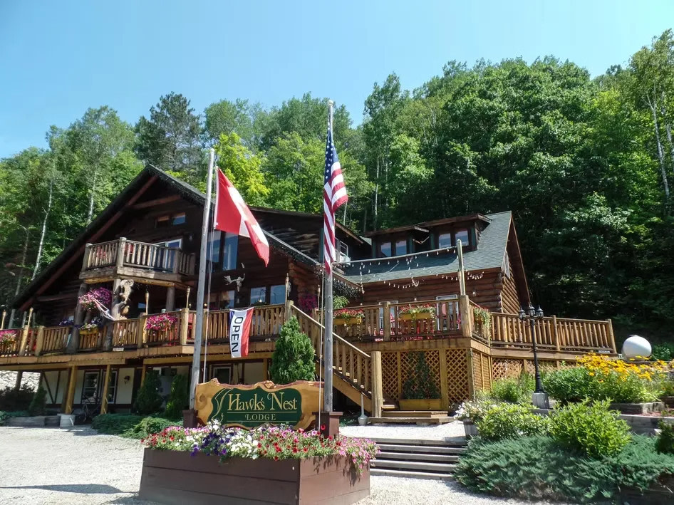 Hawk’s Nest Lodge