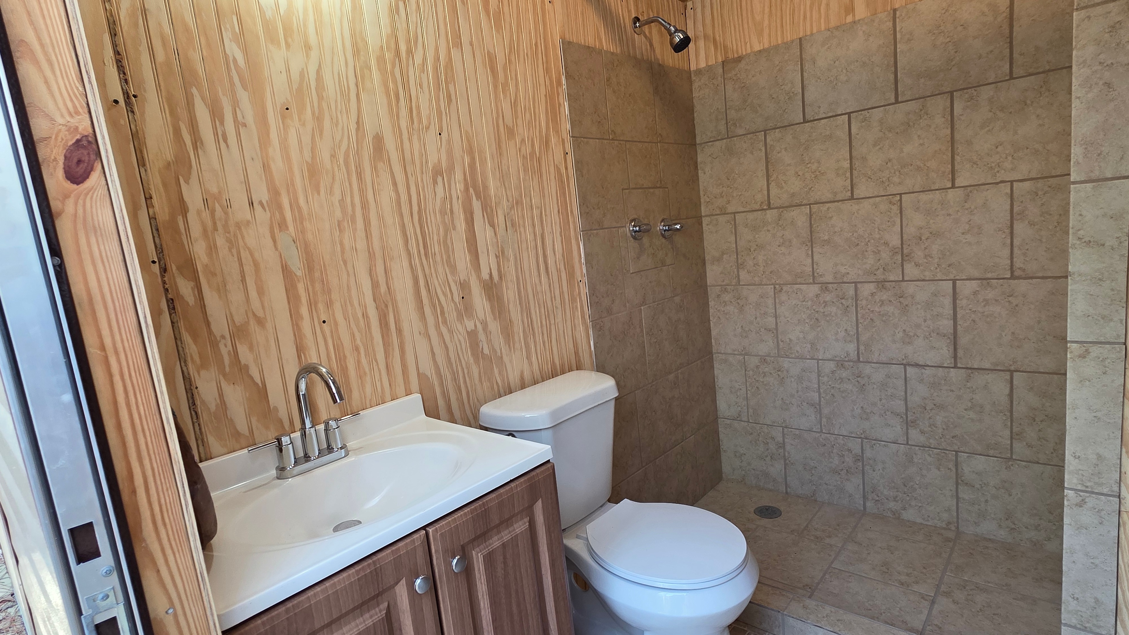 Right side bathroom.