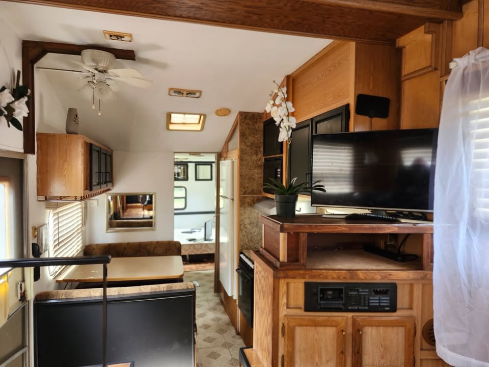 Cozy & Affordable Camper Stay