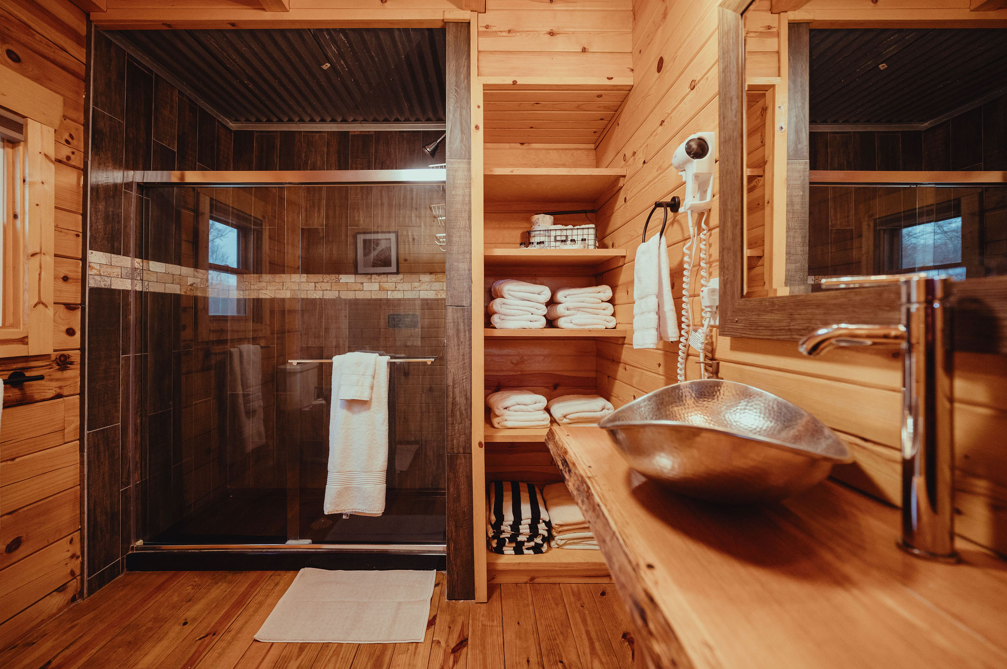 Pine Creek Cabins & Camping Resort