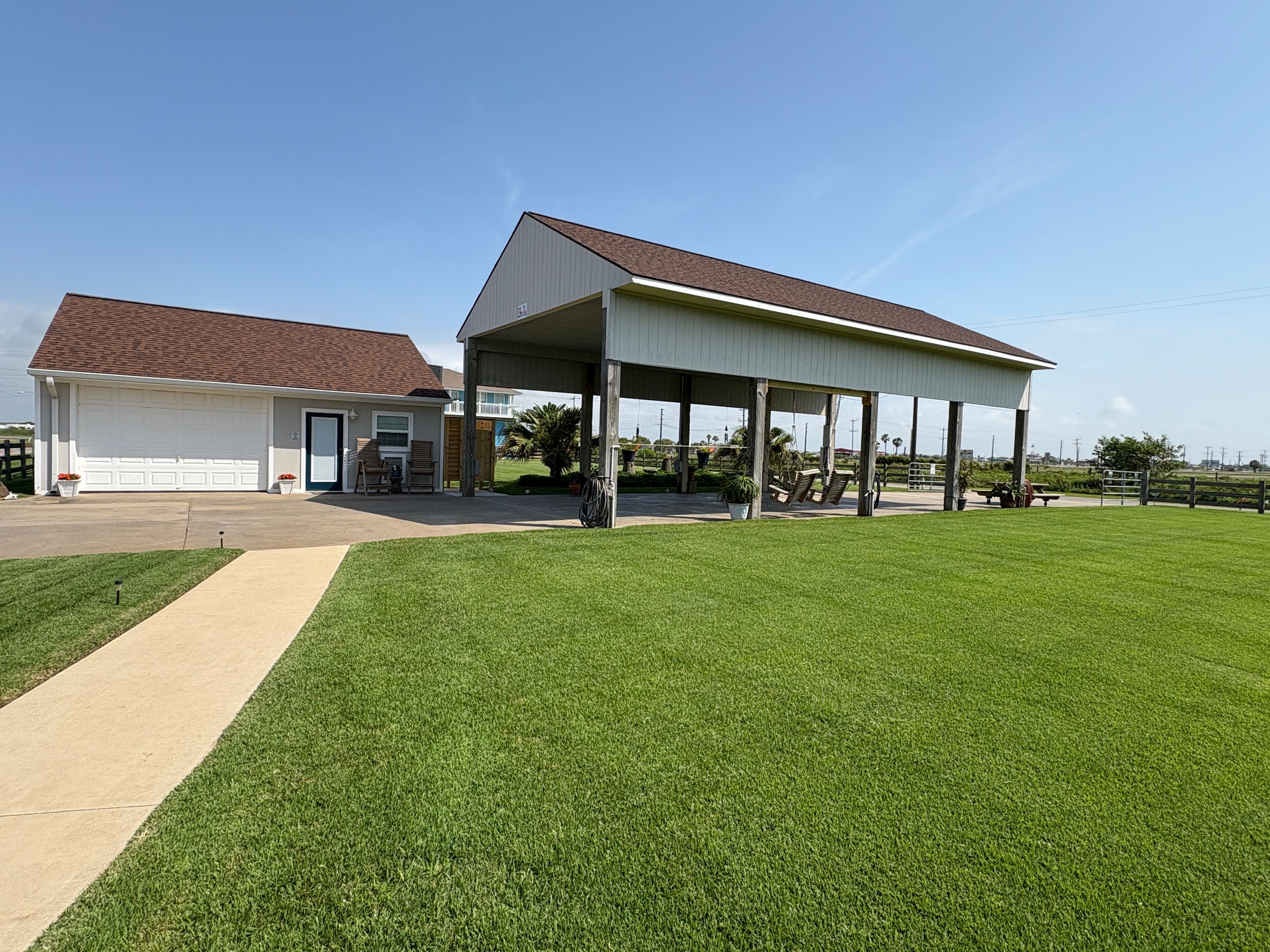 Barefoot Bungalow And RV Spot