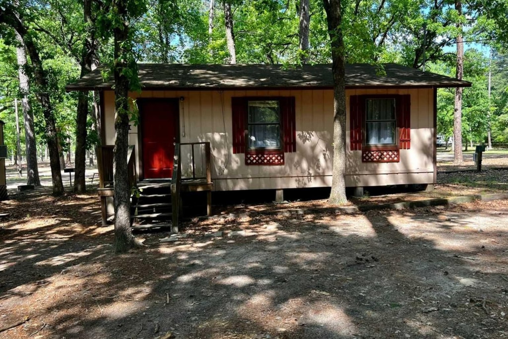 Crockett Lakefront RV Resort & Marina