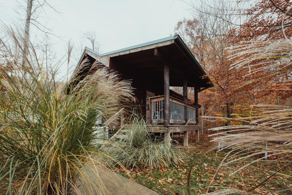 The Escape – A cozy getaway for two, tucked into the peaceful hills of Hocking Hills.
