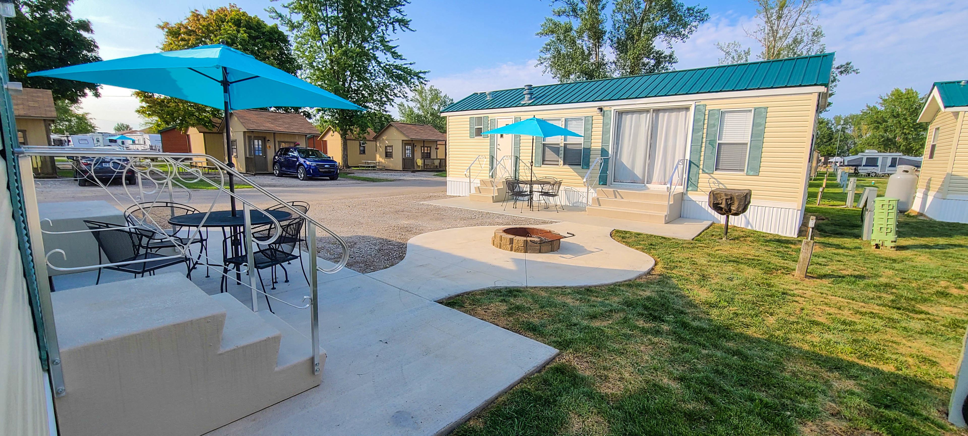 3 Bedroom Deluxe Cabin - Sleeps 6