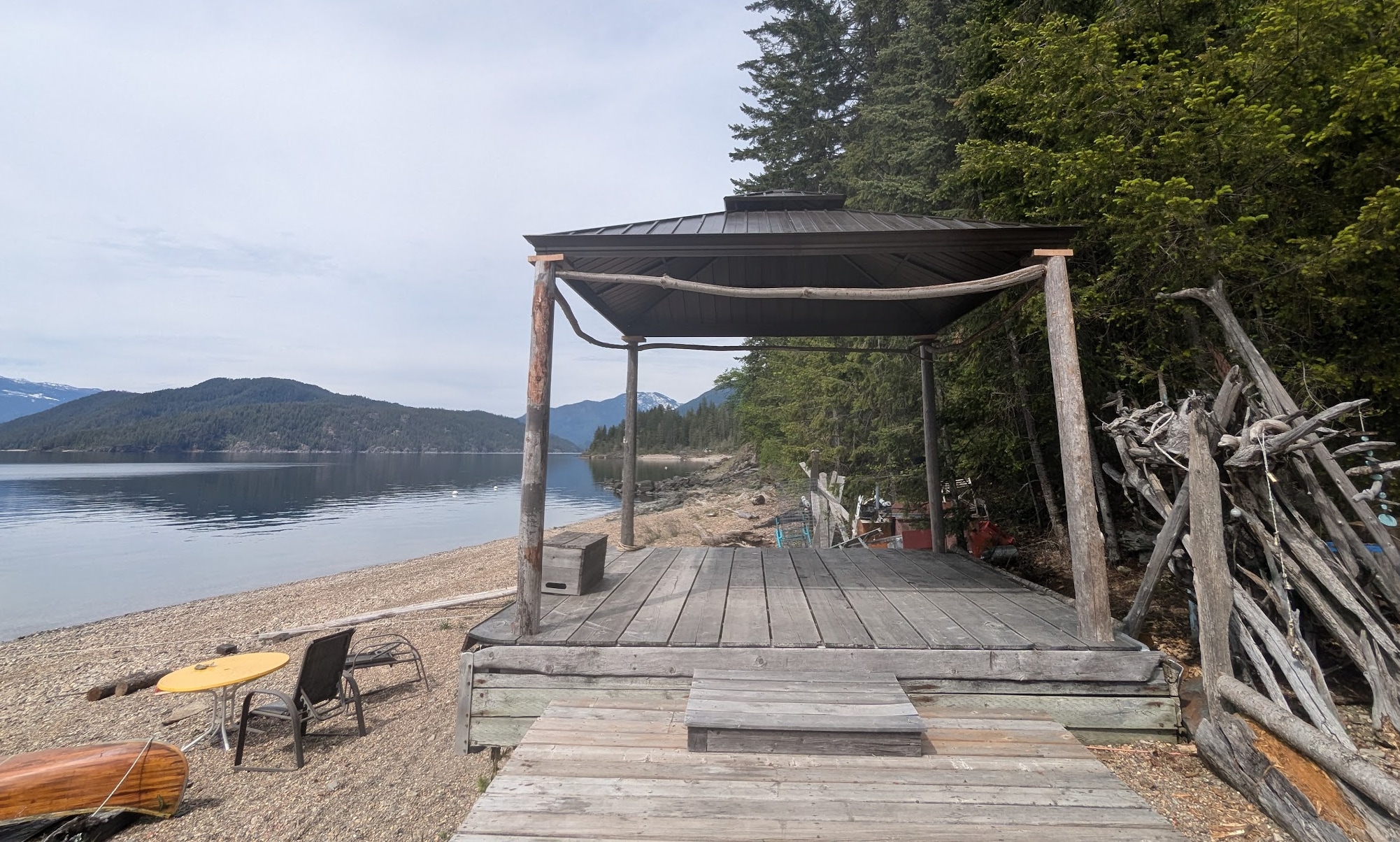 Sweet Beach House-edge of water