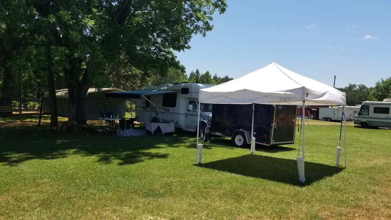 Bonnie And Clyde RV Resort