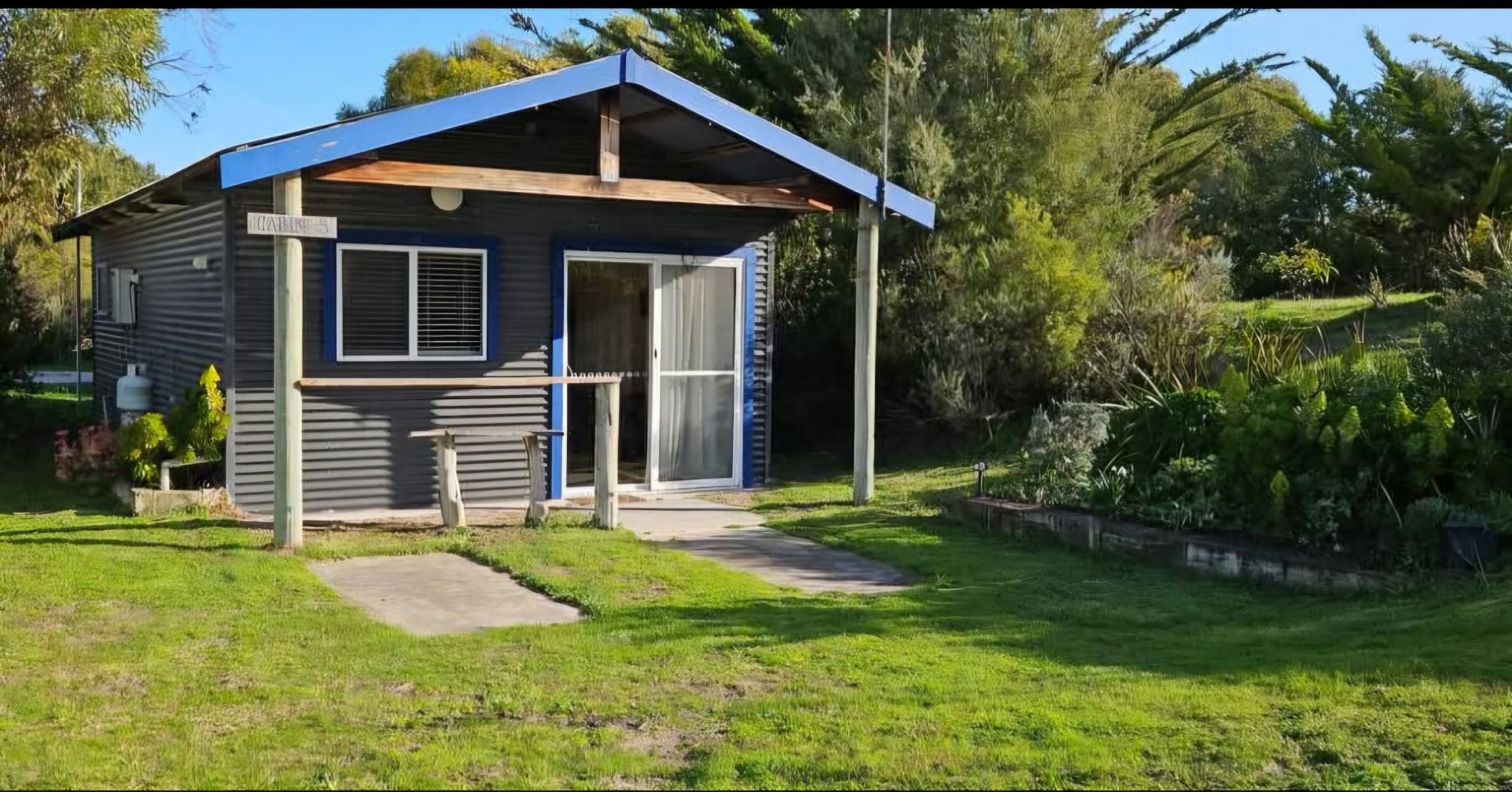 We have 3 cabins available with ensuites, air-cons, suitable for 2 people