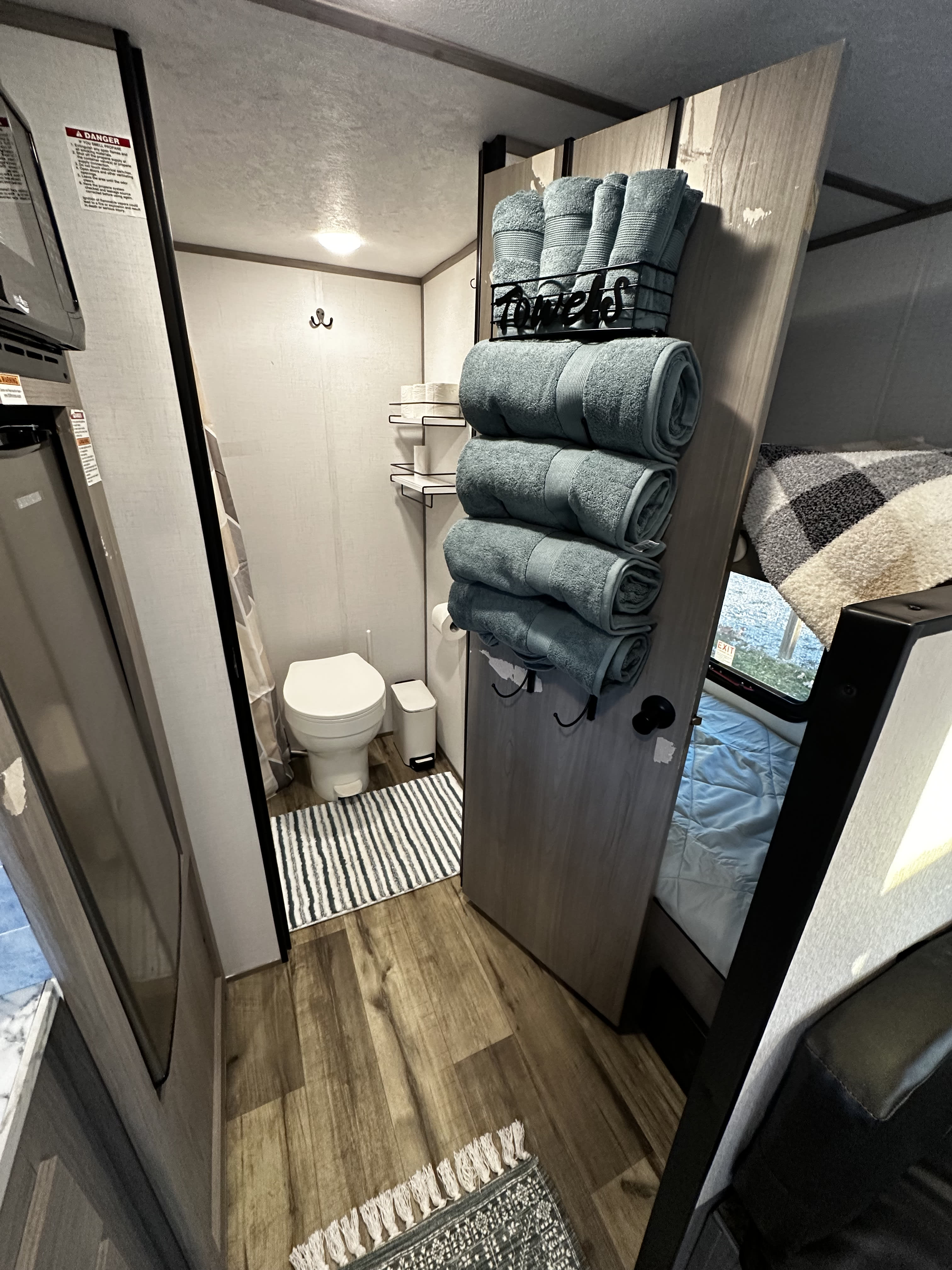 Charlie's Lakeside RV Park