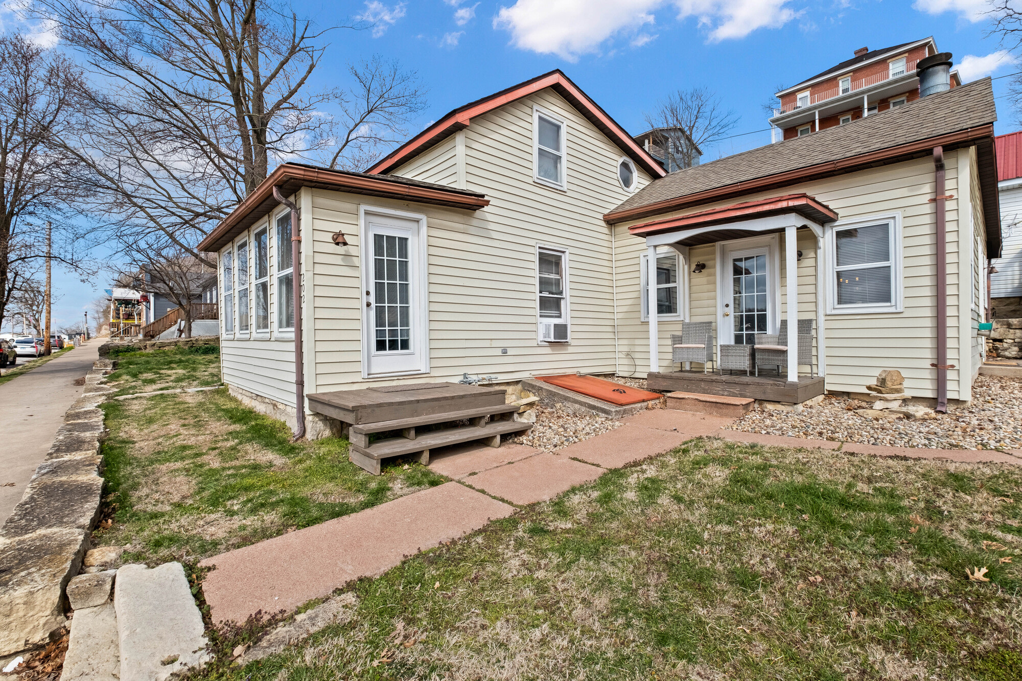 The Last Resort - White Lotus / Pineapple House 