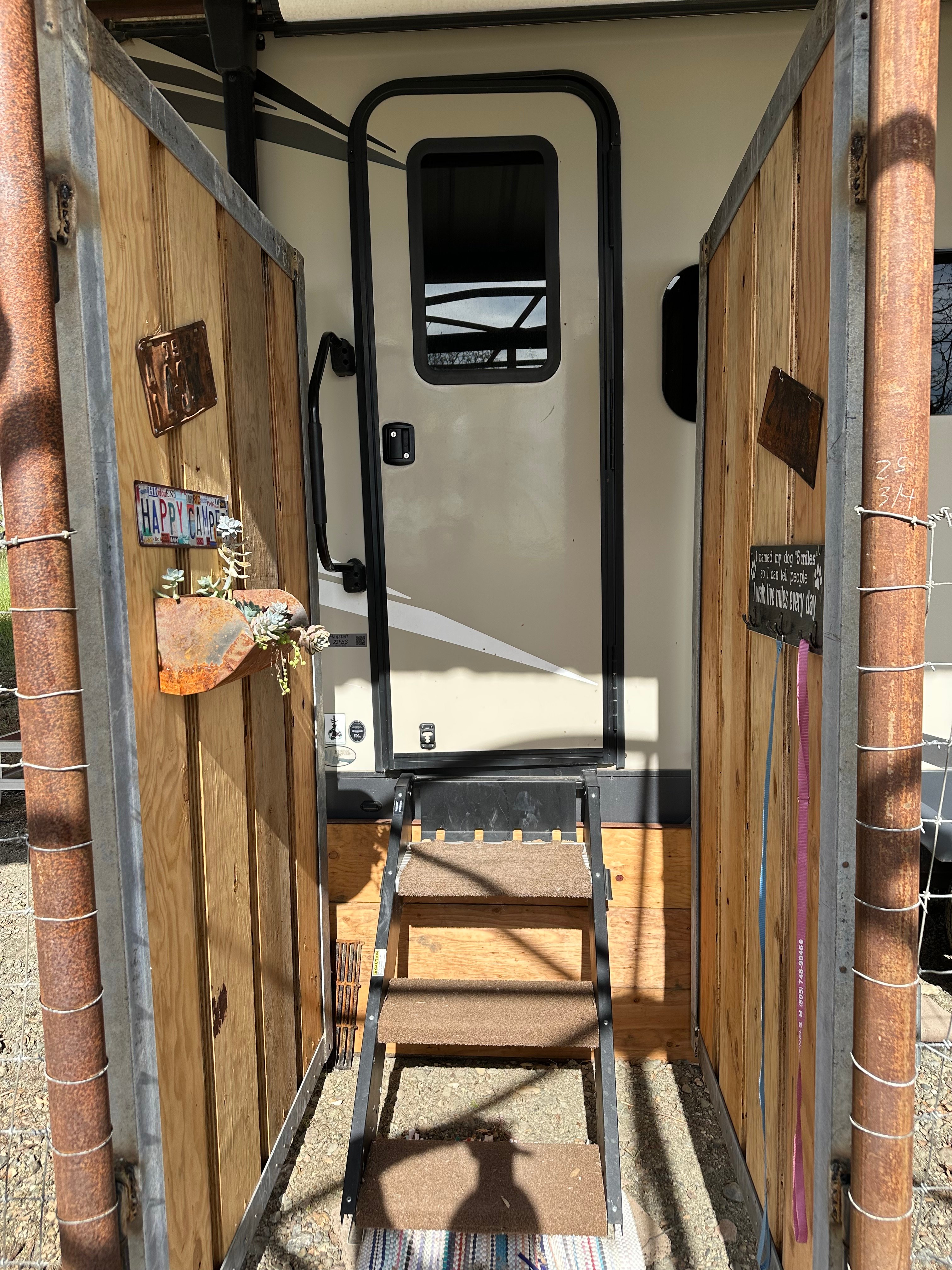 Glamor Camp at Varian Kennels