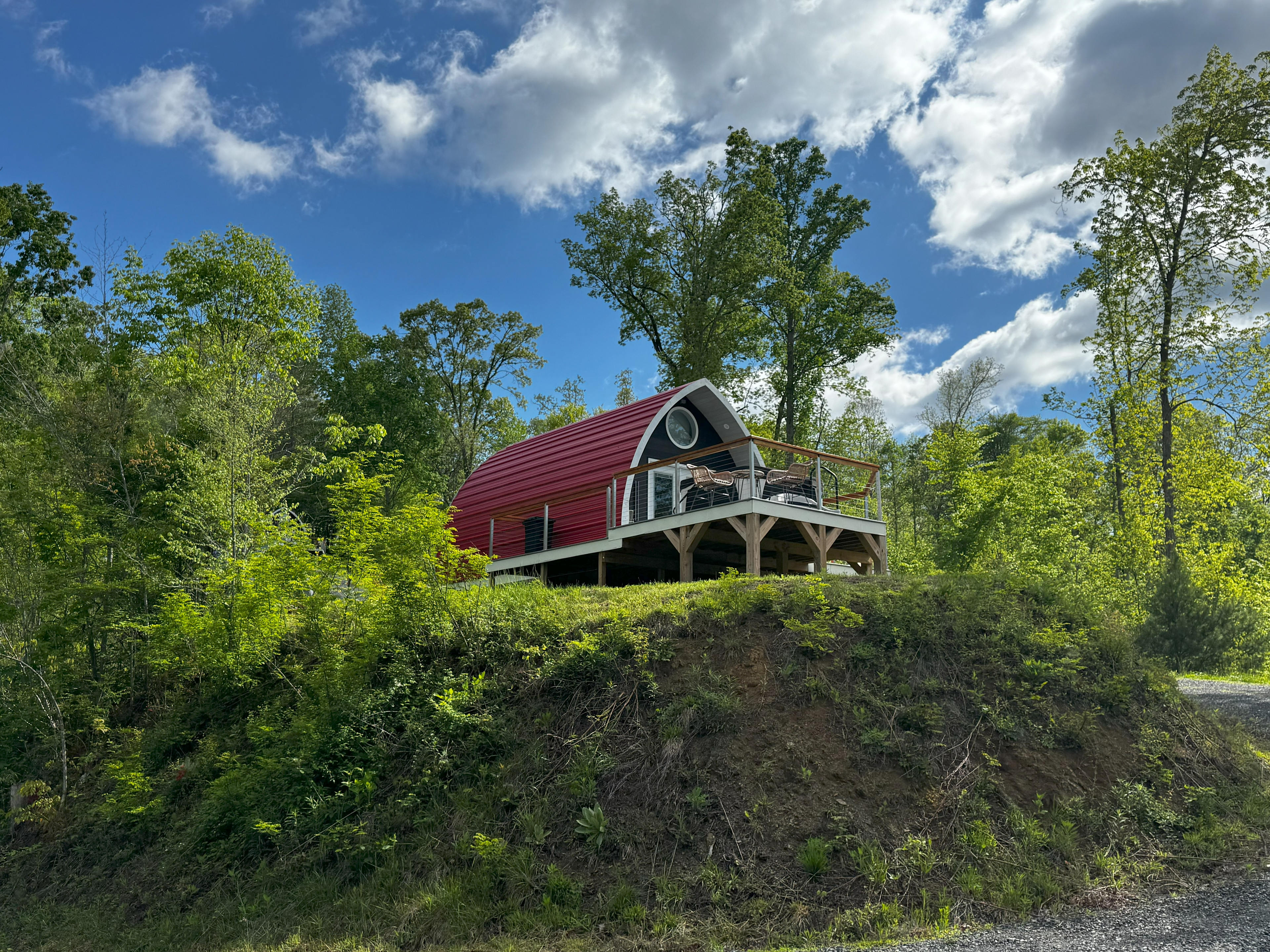 Romantic, hot tub, pet friendly