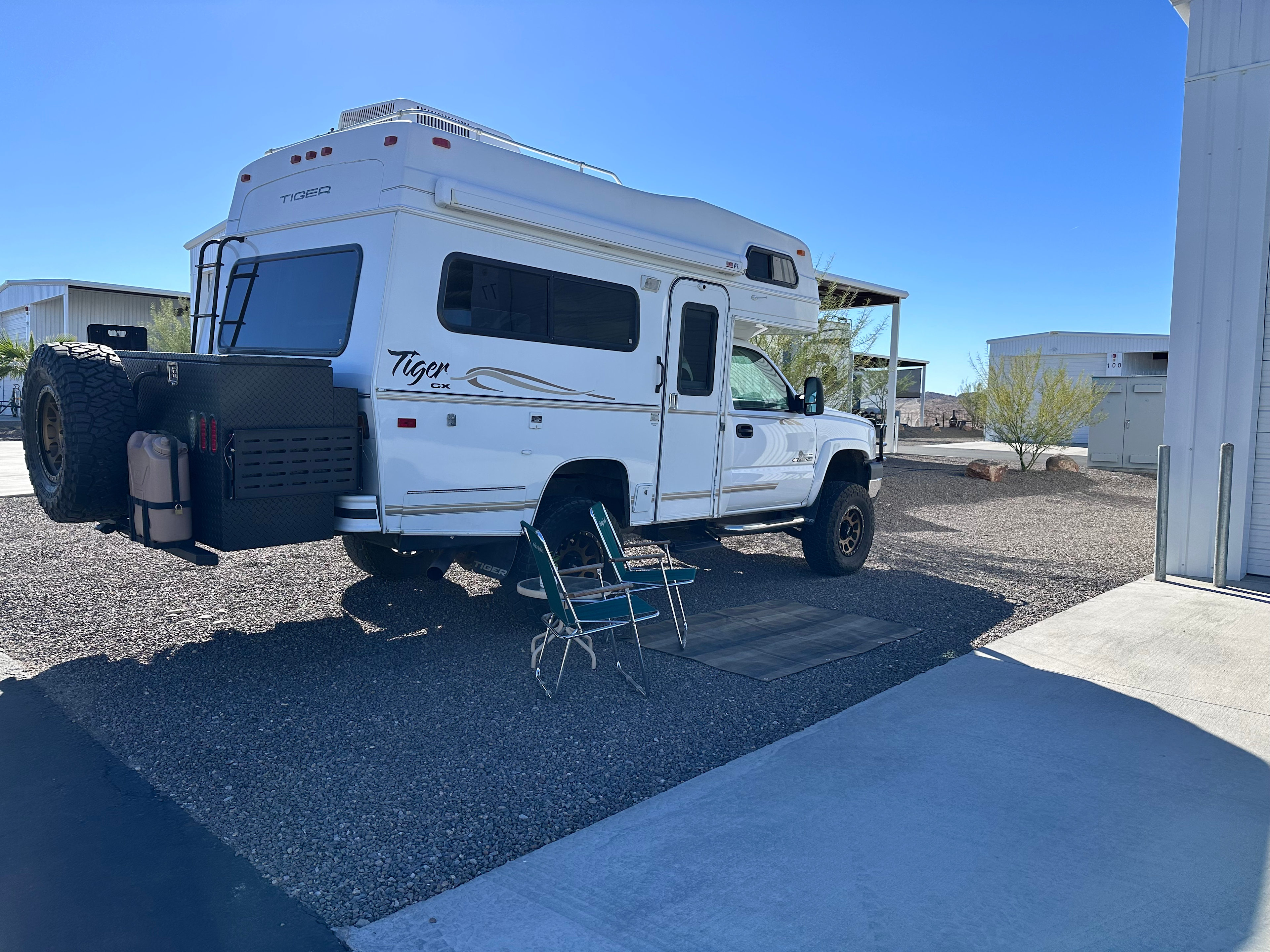 Nomad Oasis- Work & Relax