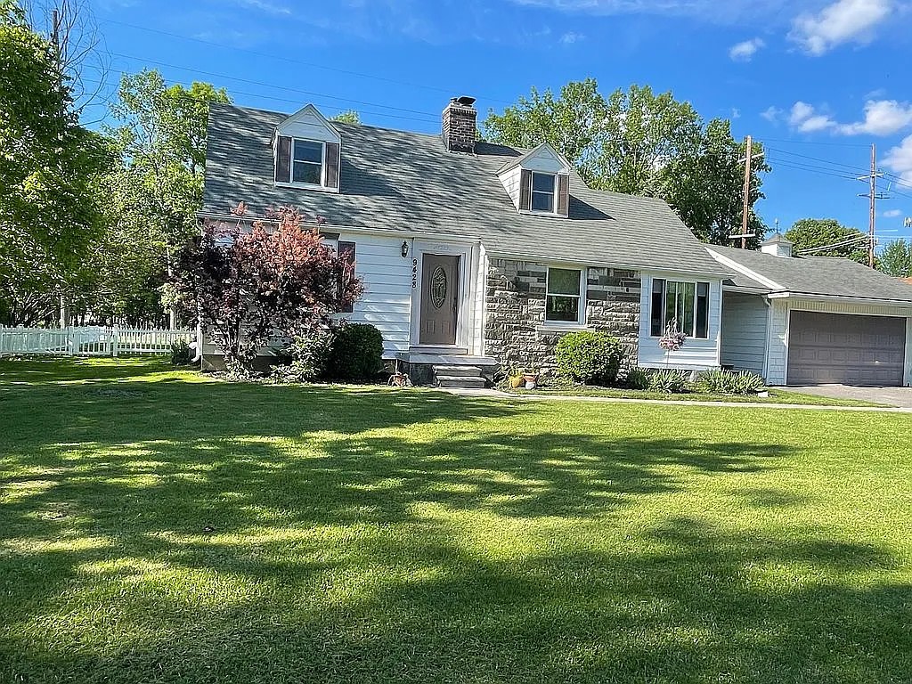 RV Parking on Grosse Ils Michigan