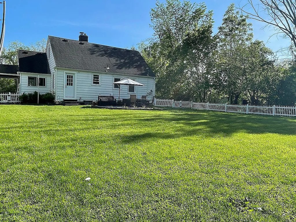 RV Parking on Grosse Ils Michigan