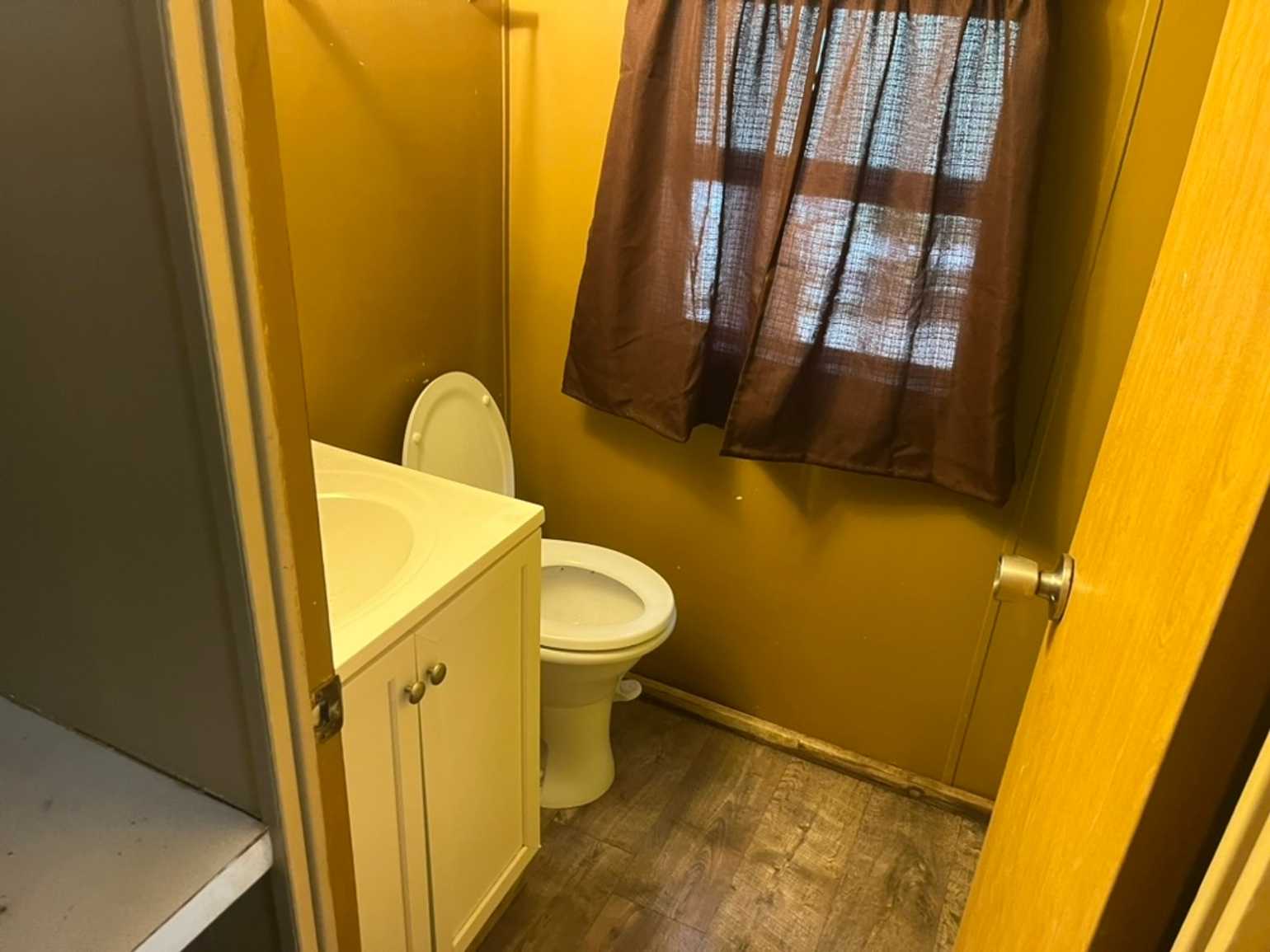 Cabins w/ Bathroom (Full Facility)