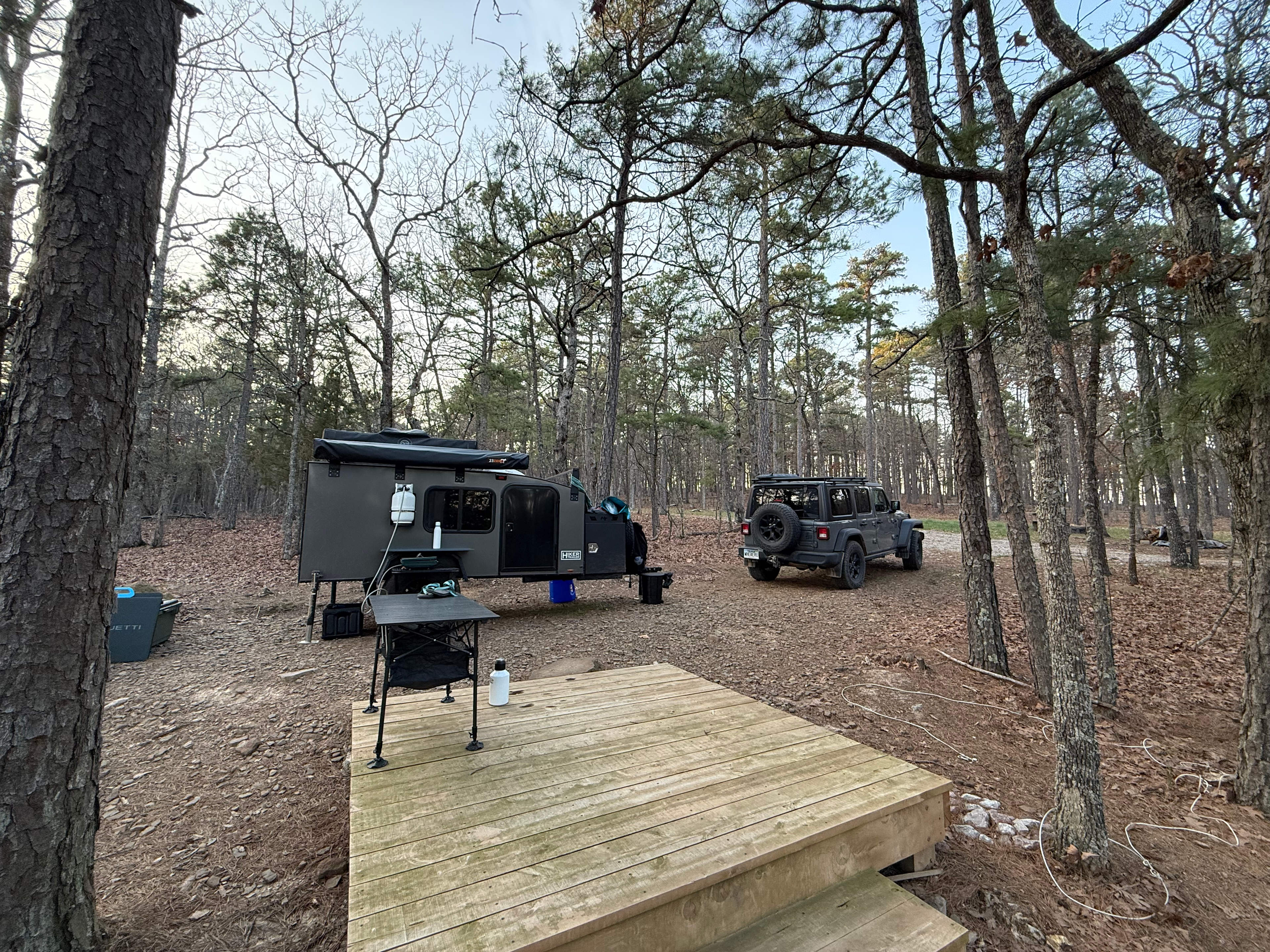 Trailer / parking spot and wooden deck 