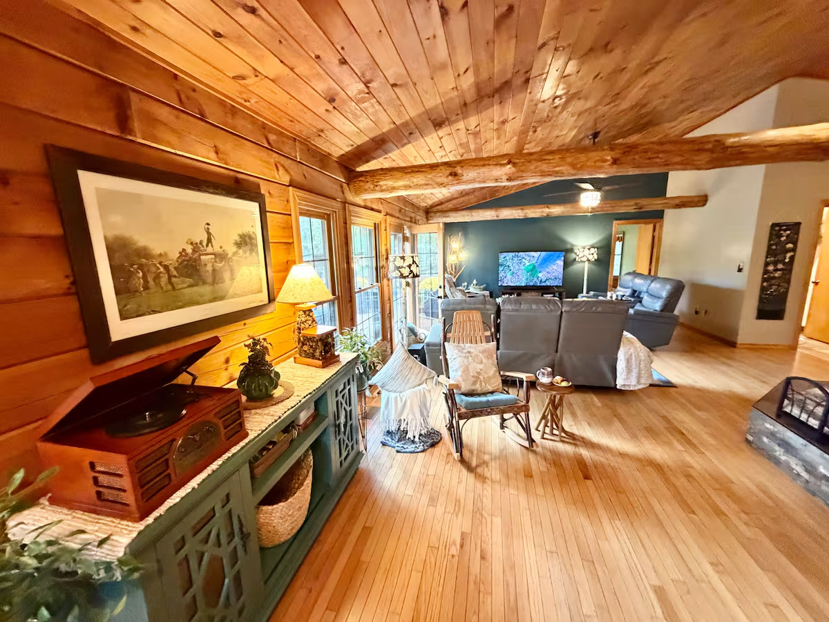 Secluded Rustic-Chic Cabin