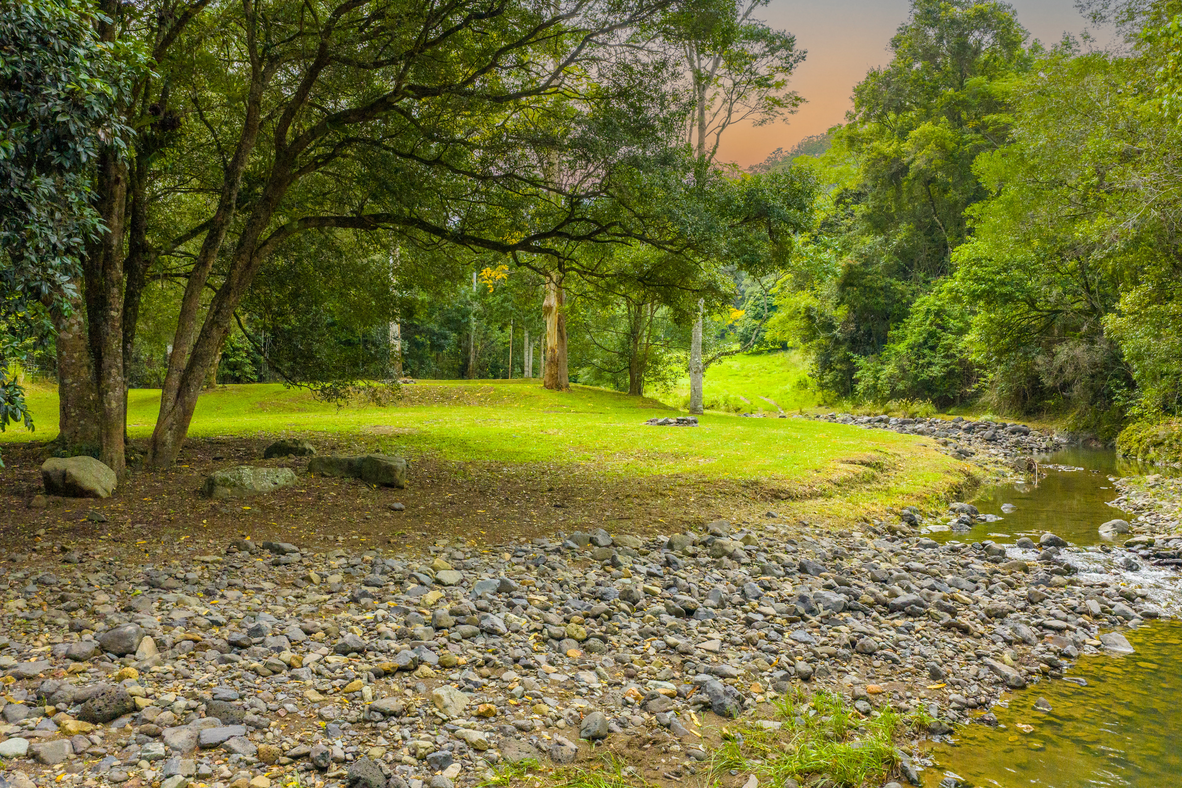 Lacrana by the Creek