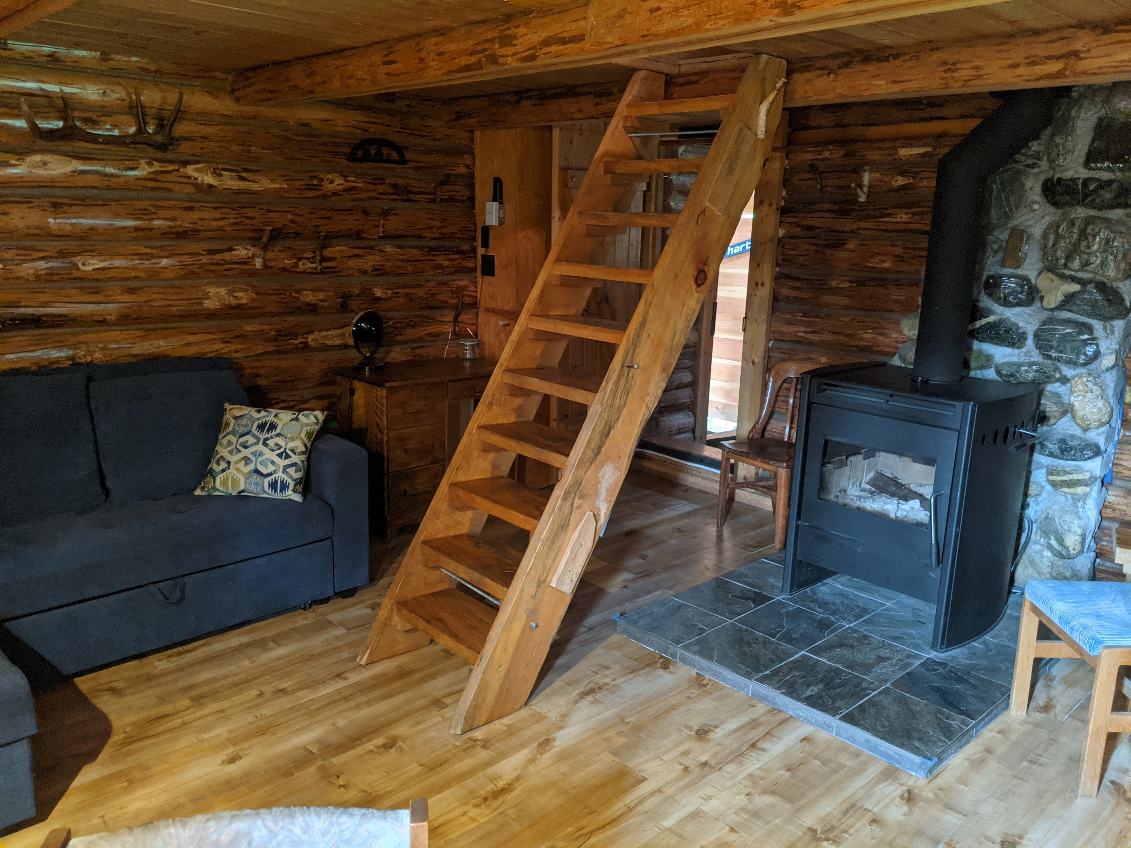 Blaeberry Cabin & Chalet :) Quaint!