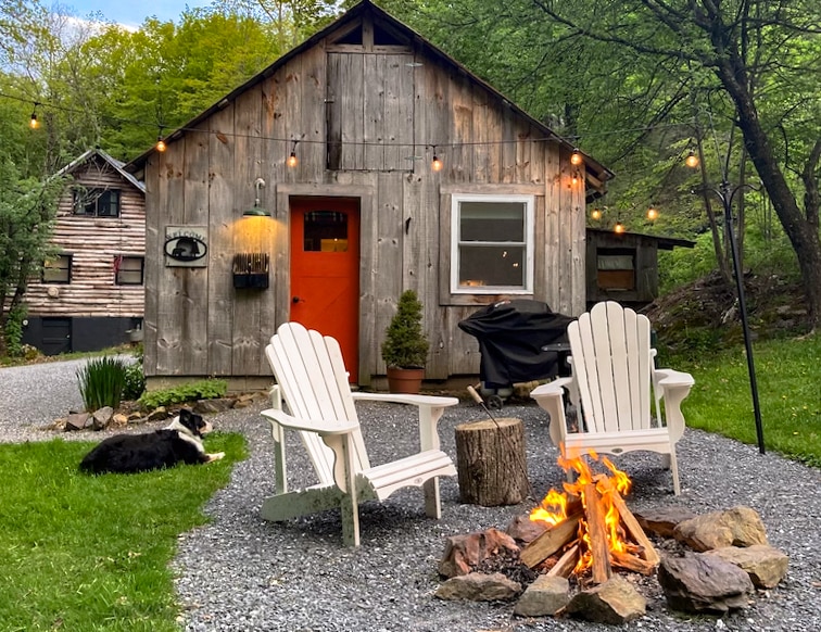 Cozy VT Barn in 40 Acre Forest