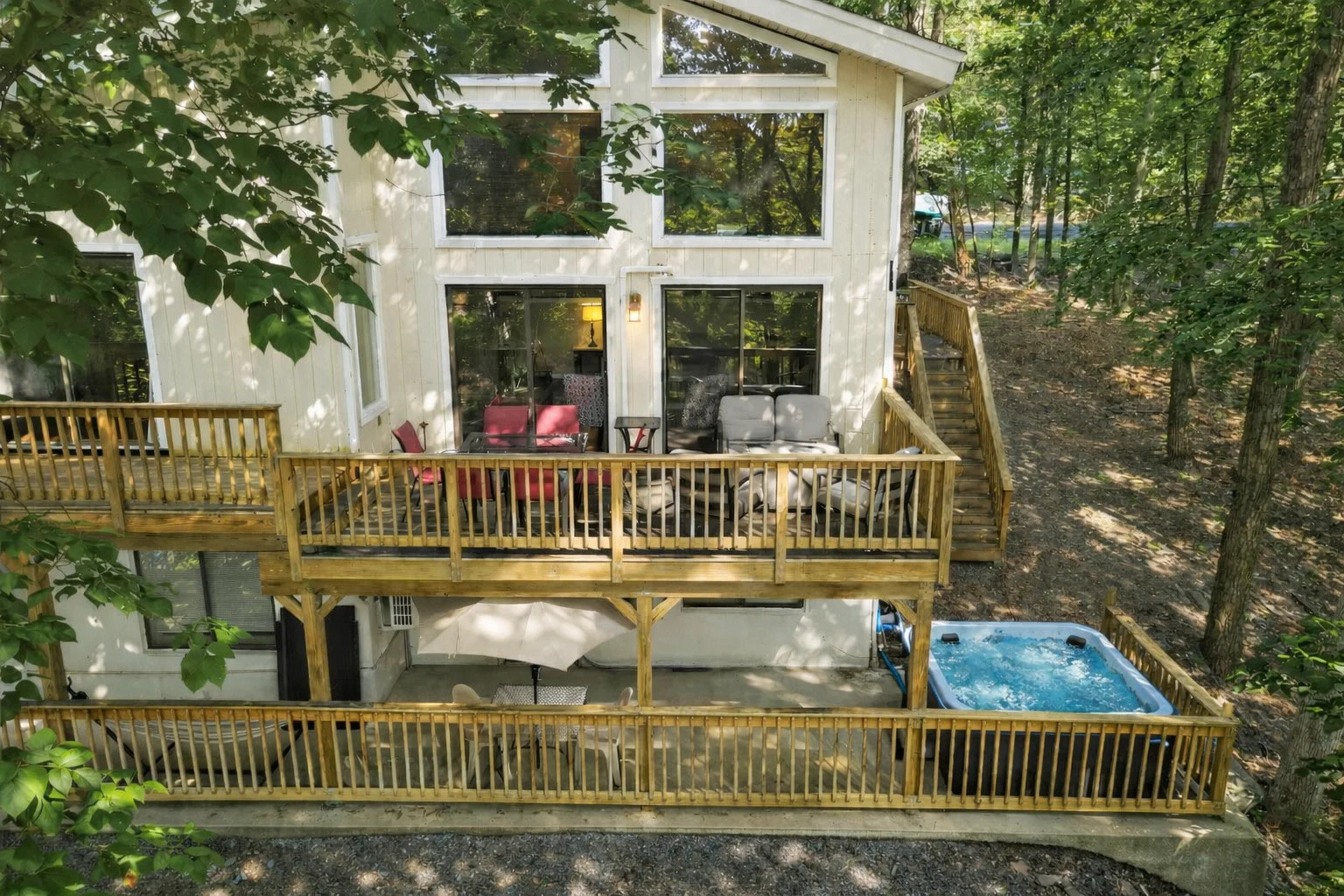 Peaceful Lakefront Stay, HotTub