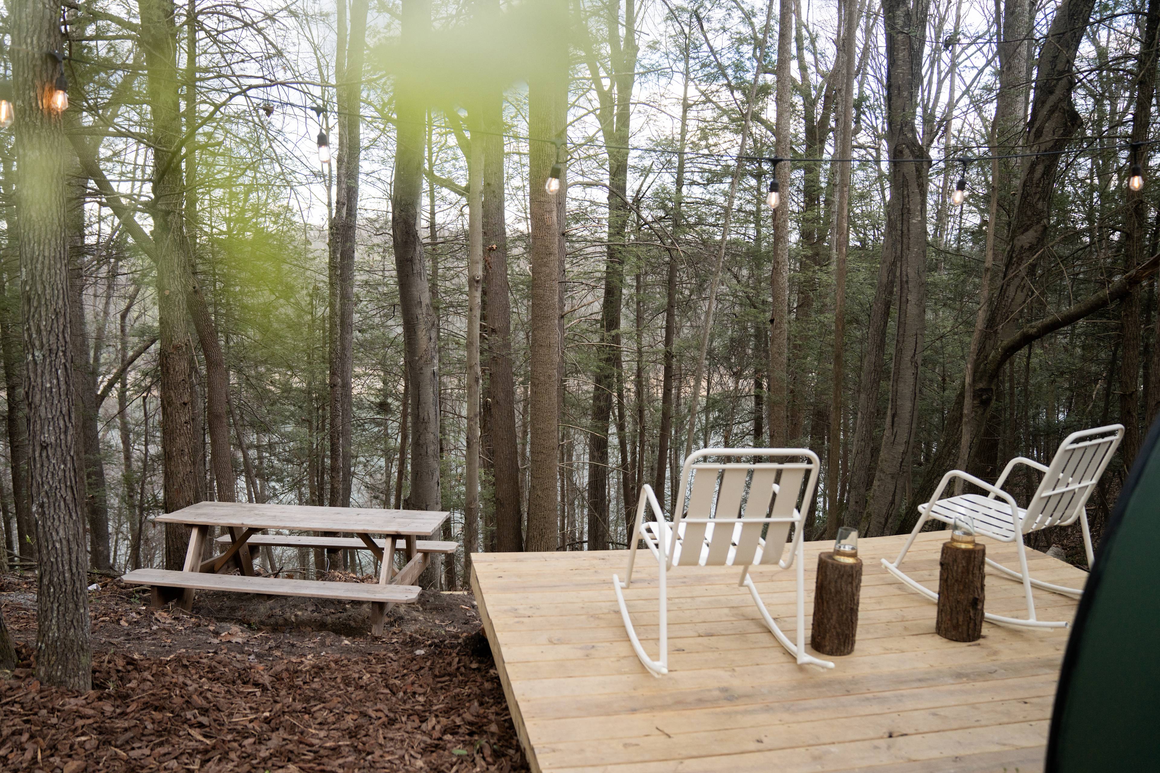 Lucky Otter Camper - Lakeside Nook