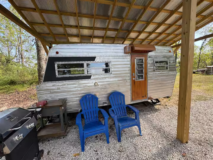 The Joey: Retro 70s Camper Getaway