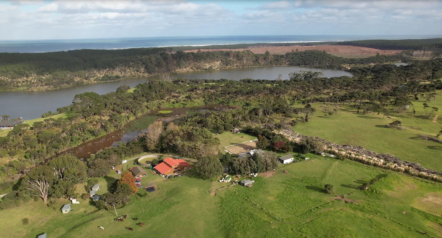Dune Lakes Lodge - Retreat & Horses