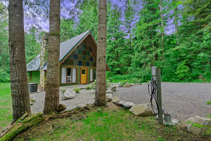 Rainier A-Frame Chalet in the Woods